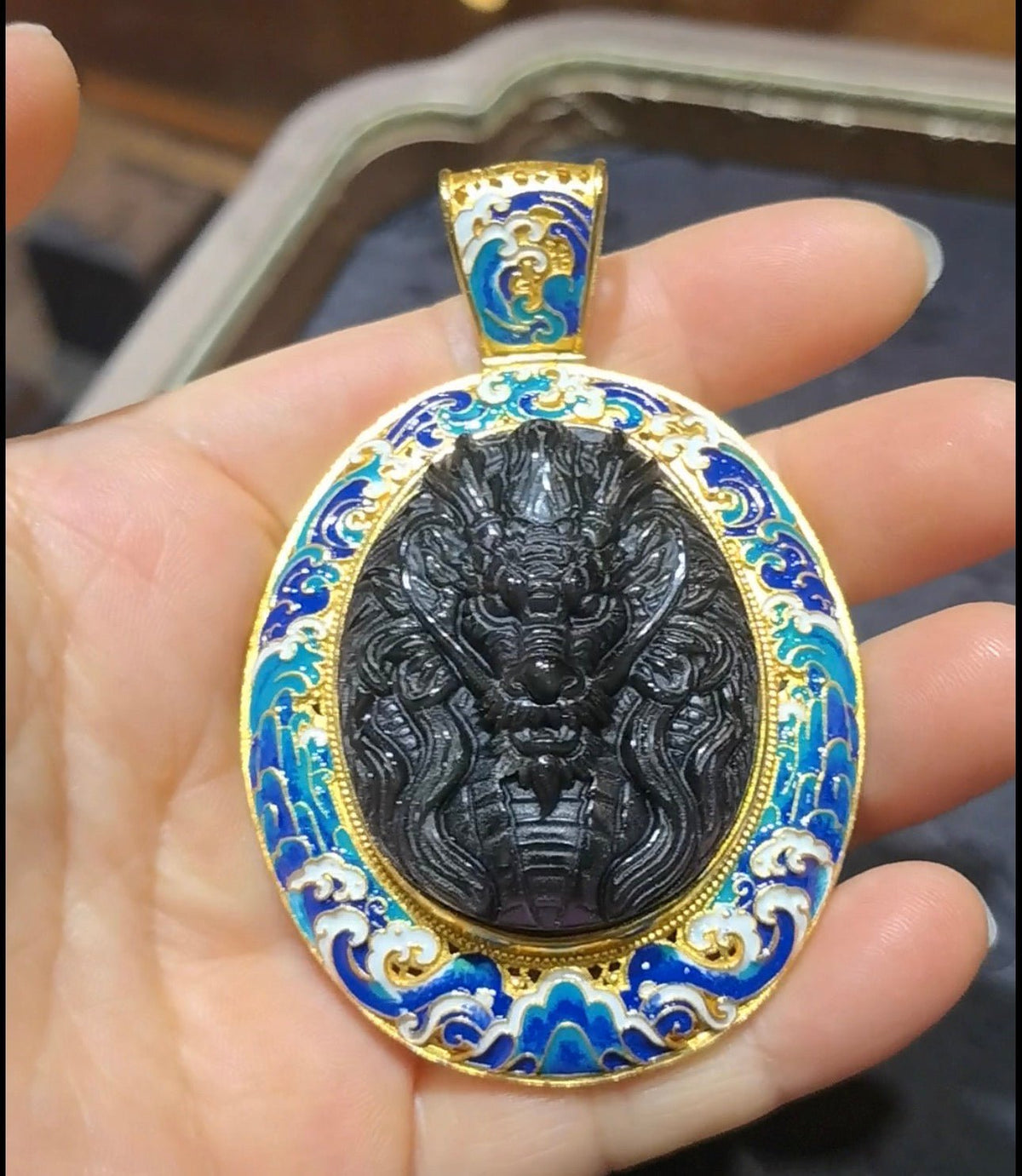 Talisman dragon- serti pekinois artisanal