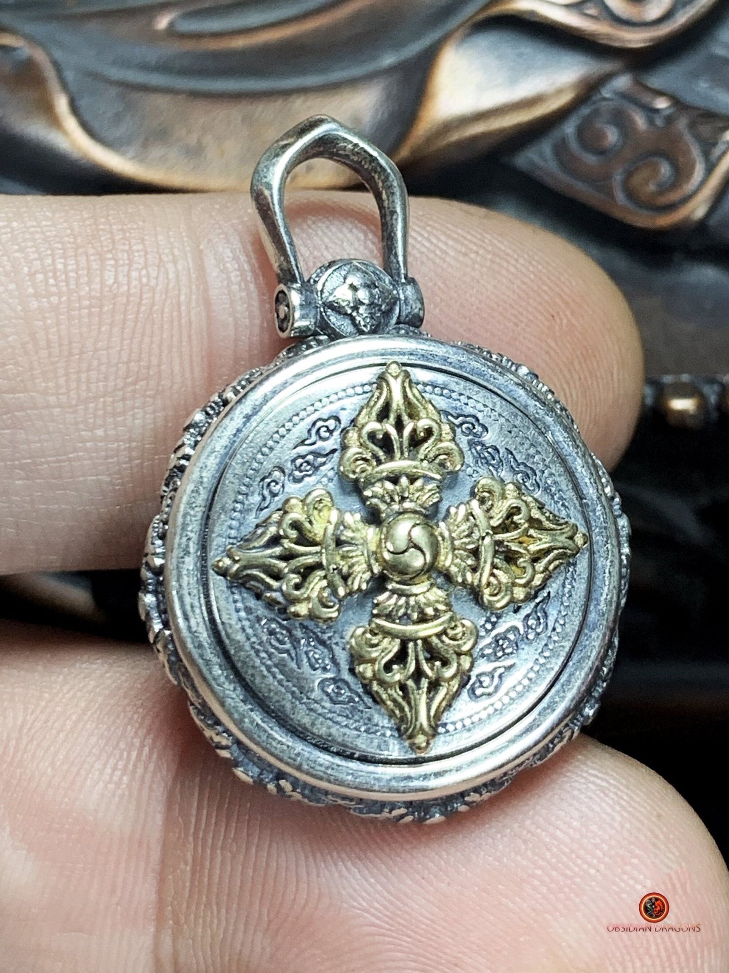 Amulette Bouddhiste en Argent - Double Dorje Rotatif | obsidian dragons