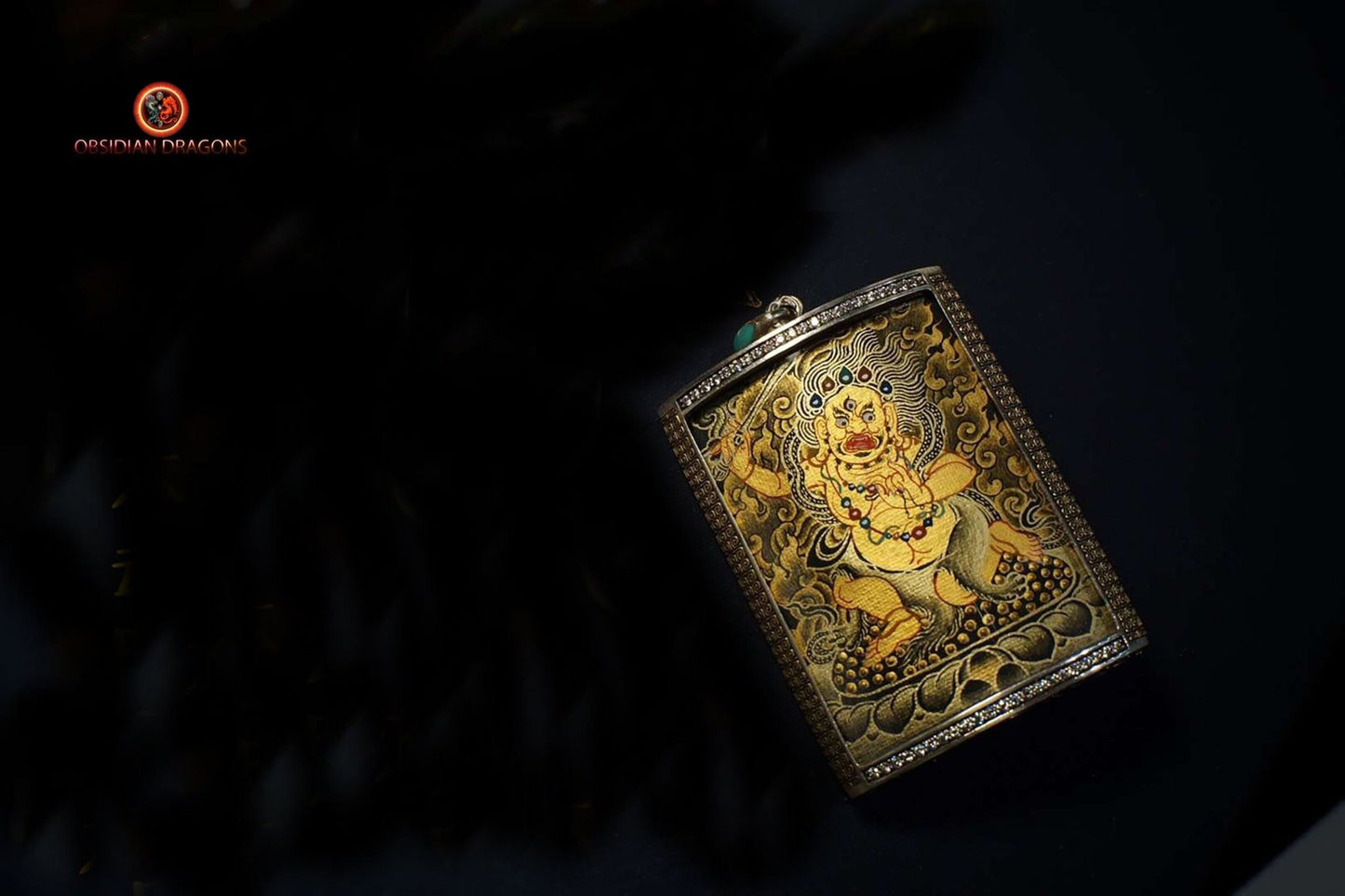 Amulette Tibétaine Acala- Tangka Or Noir et Diamant | obsidian dragons