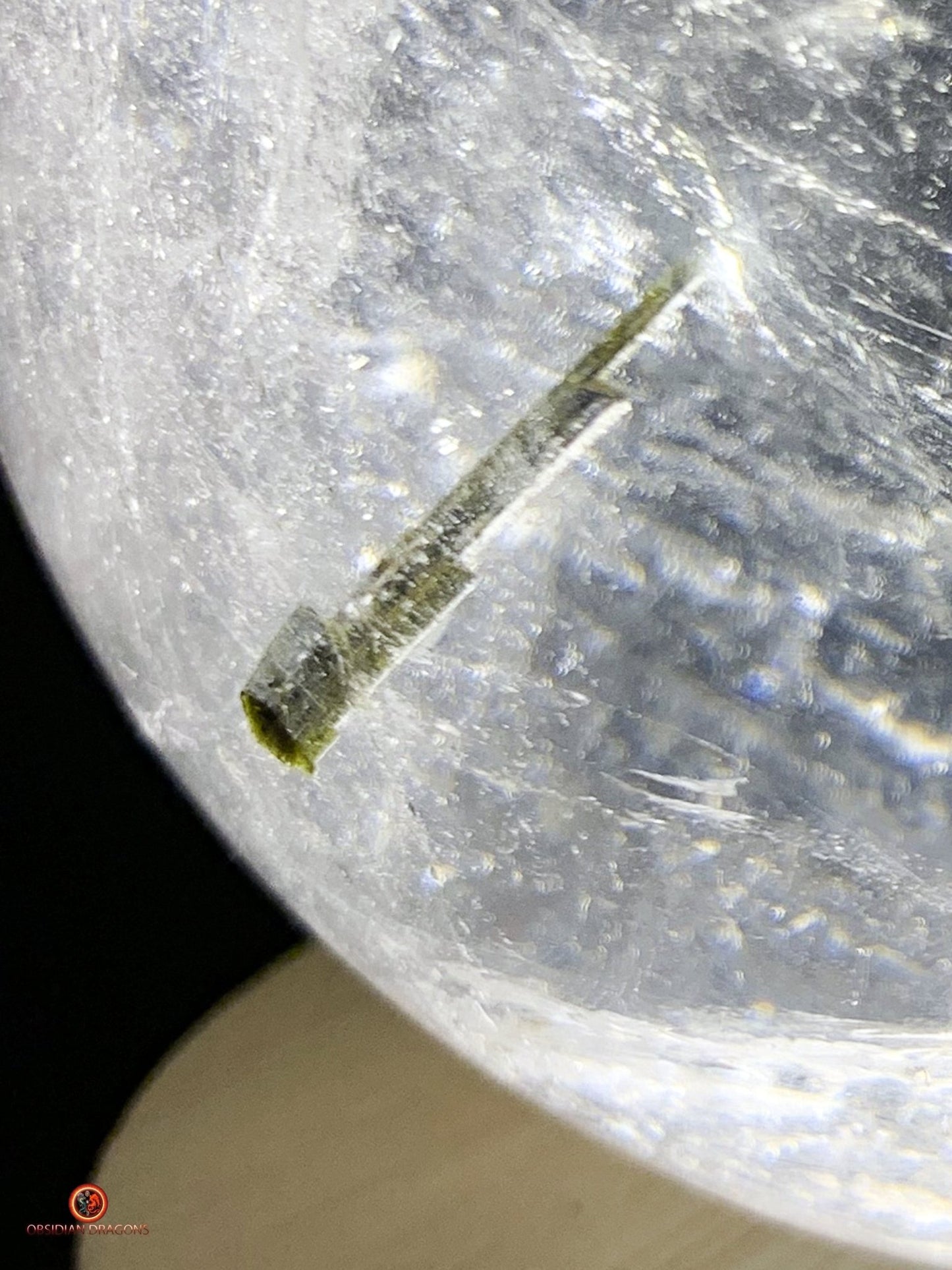 Boule de cristal de roche naturelle - Inclusions de tourmaline | obsidian dragons