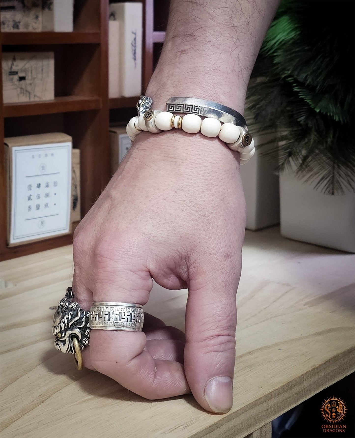 Bracelet bouddhiste en ivoire de mammouth – 3 Bouddhas célestes