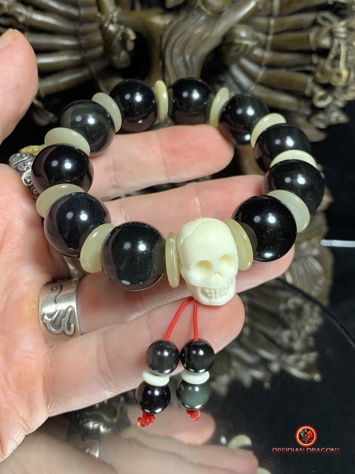 Bracelet en obsidienne oeil céleste artisanal- crâne sculpté | obsidian dragons