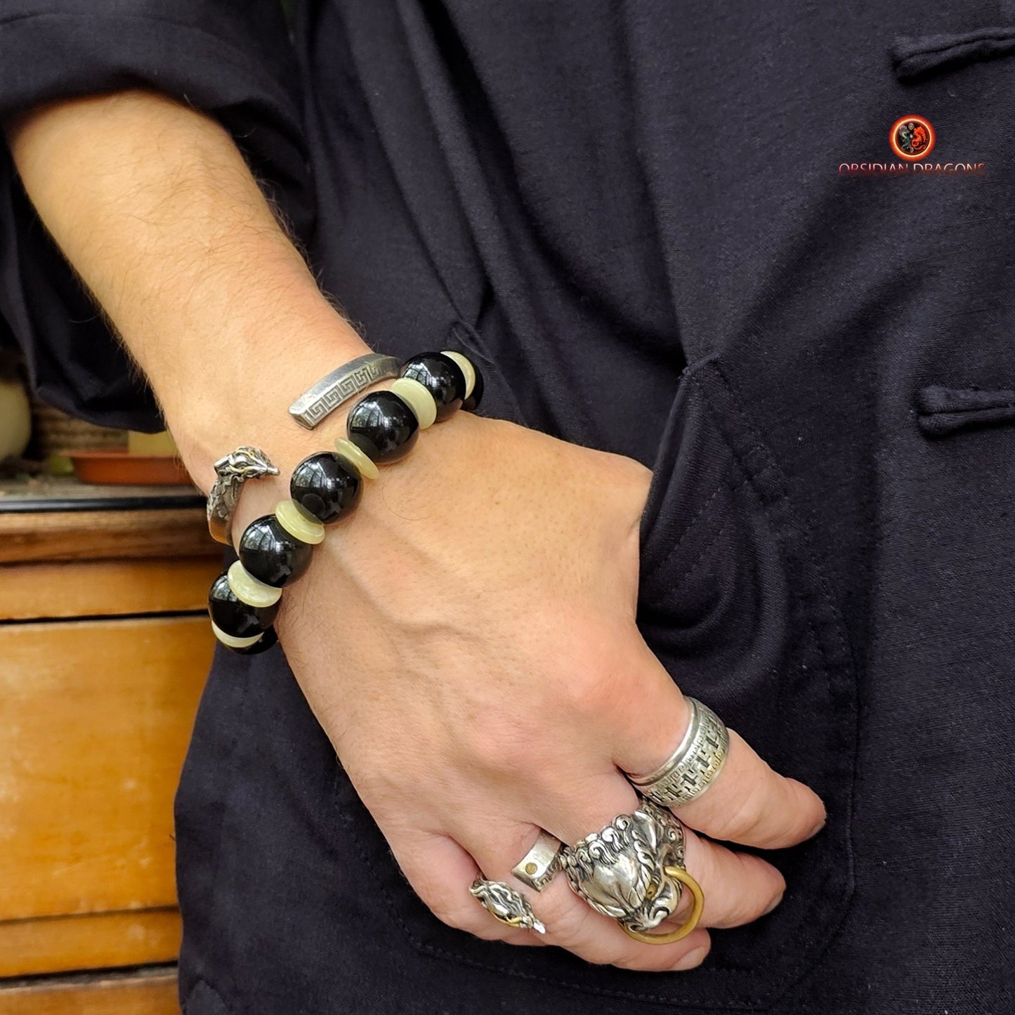 Bracelet en obsidienne oeil céleste artisanal- crâne sculpté | obsidian dragons
