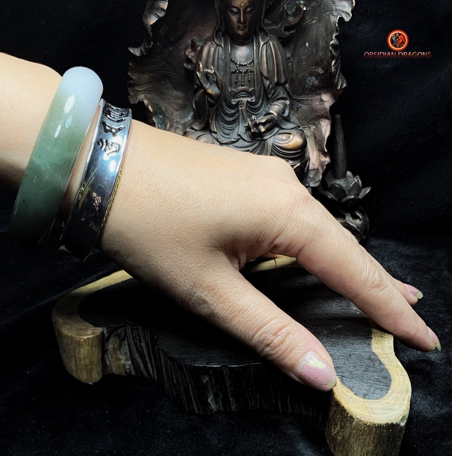 Bracelet manchette bouddhiste en argent- Om mani Padme Hum | obsidian dragons
