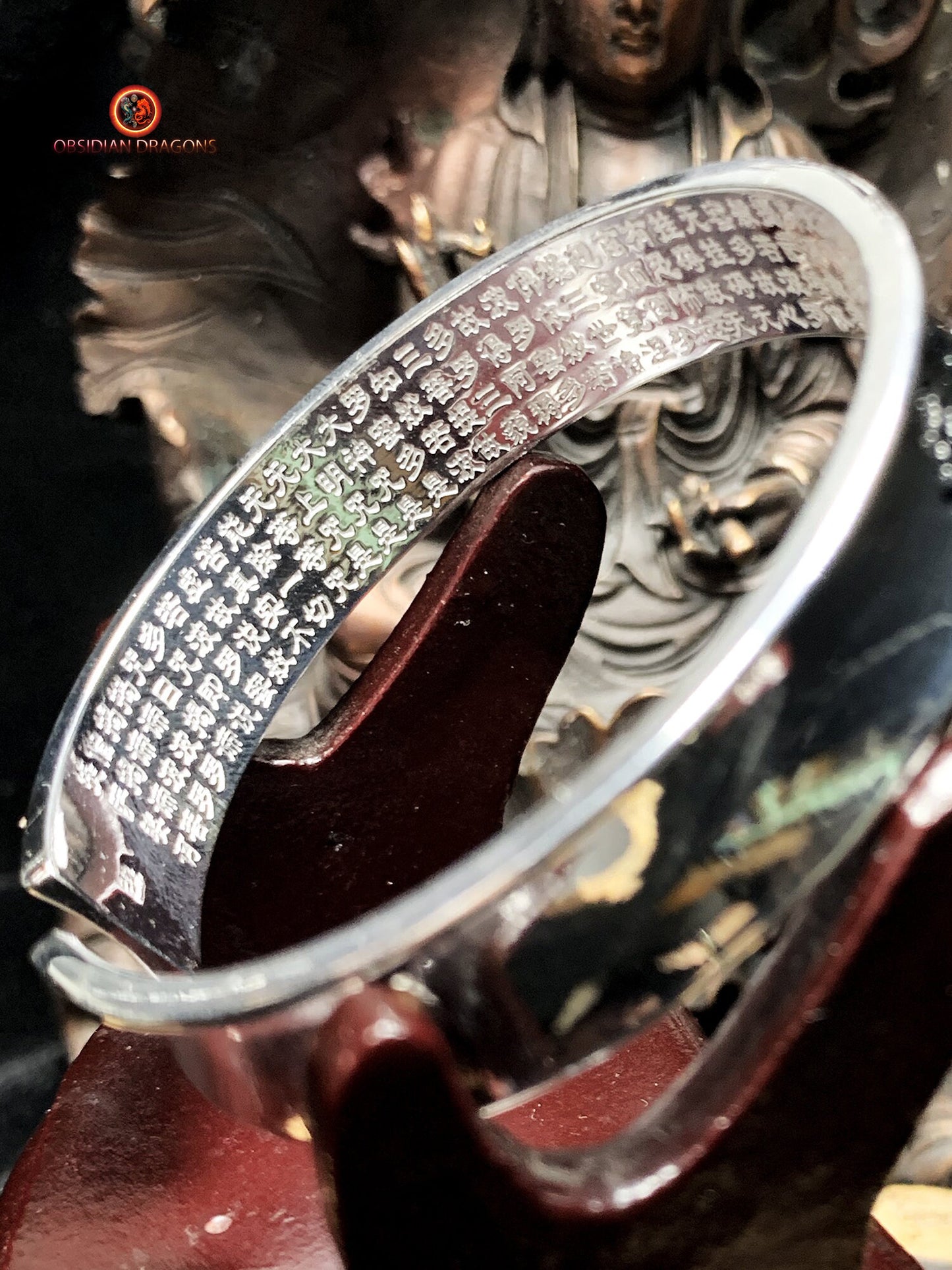 Bracelet manchette bouddhiste en argent- Om mani Padme Hum | obsidian dragons
