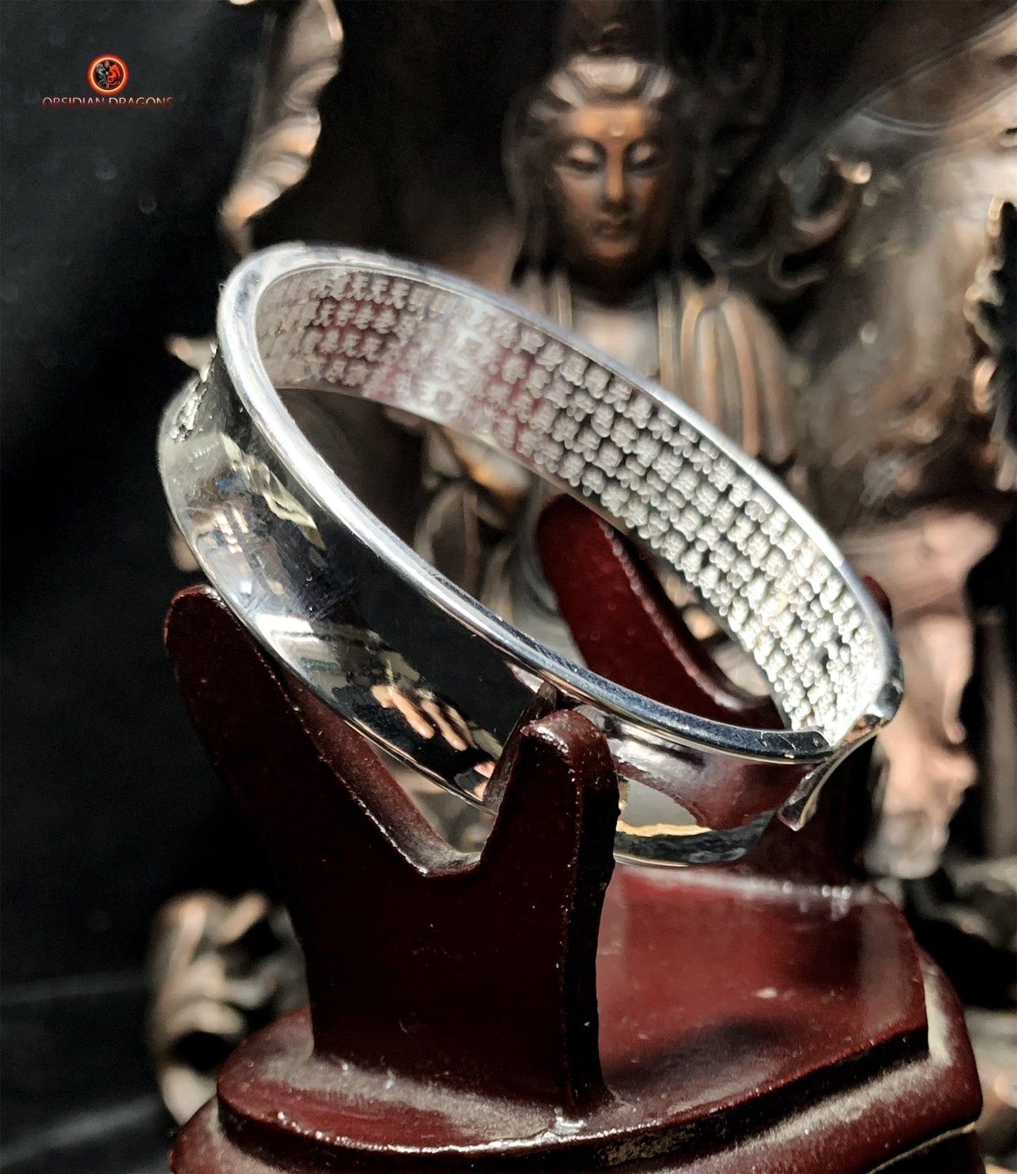 Bracelet manchette bouddhiste en argent- Om mani Padme Hum | obsidian dragons
