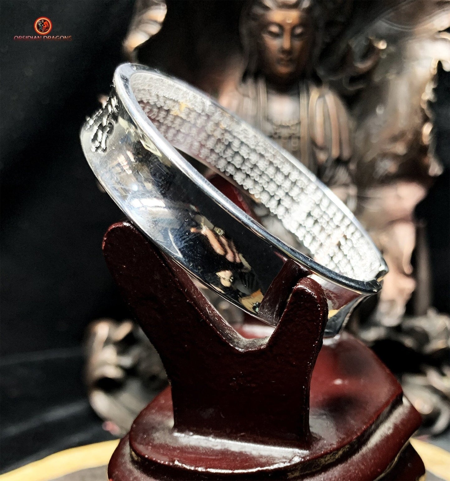 Bracelet manchette bouddhiste en argent- Om mani Padme Hum | obsidian dragons