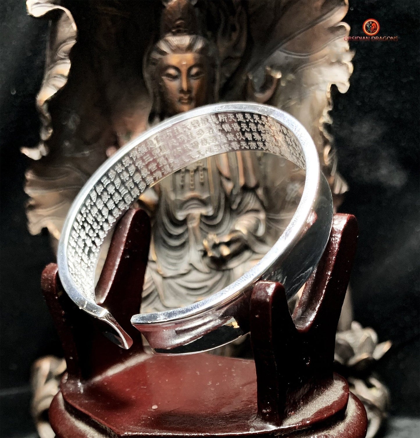 Bracelet manchette bouddhiste en argent- Om mani Padme Hum | obsidian dragons