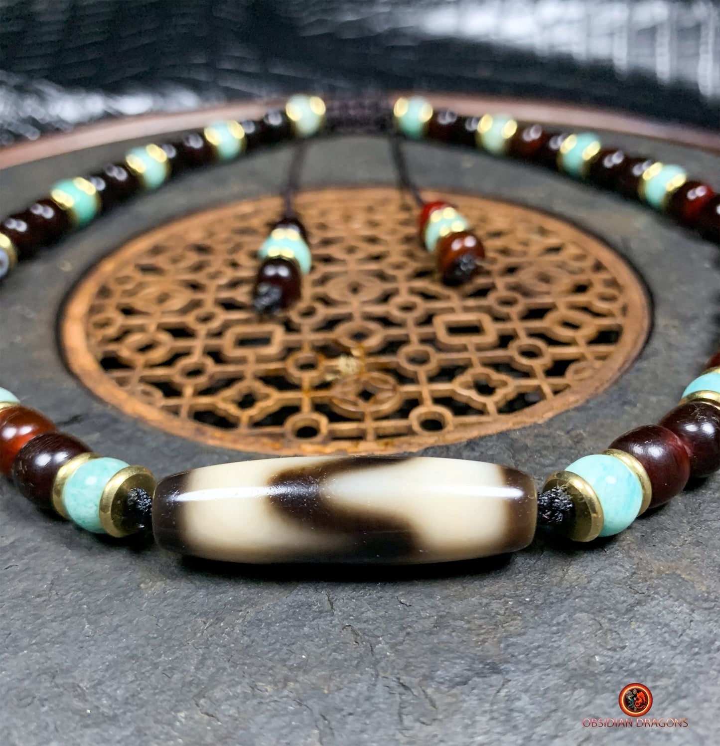 Collier DZI- Amulette tibétaine- DZI à dents de tigre | obsidian dragons