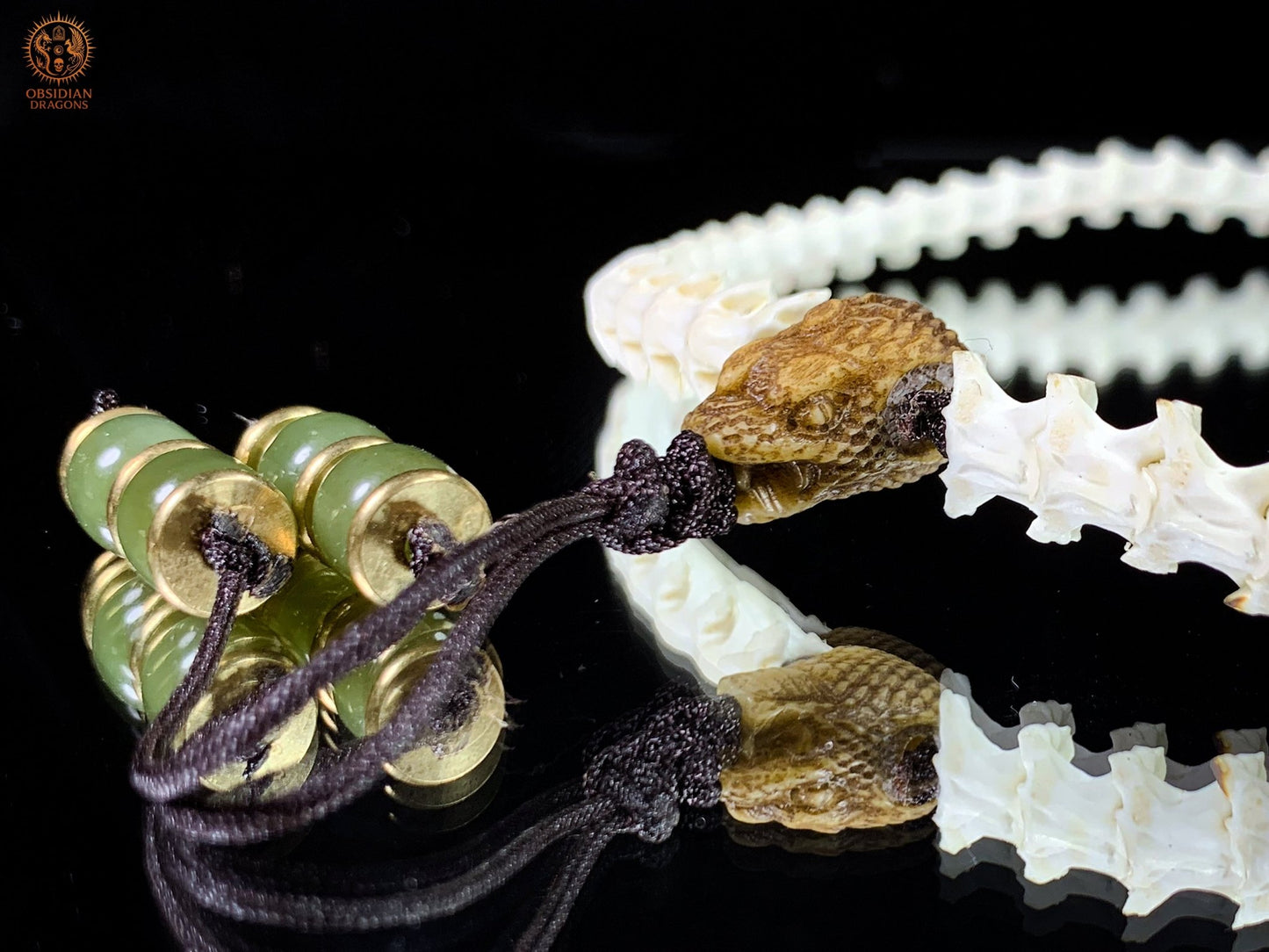 Collier Dent de Mégalodon – Vertèbres de Serpent – Collier Chaman | obsidian dragons
