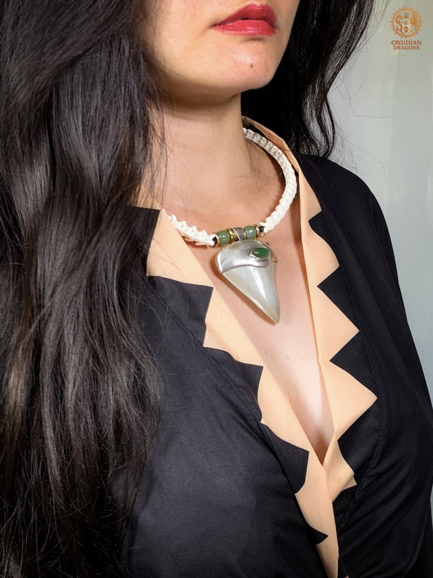 Collier Dent de Mégalodon – Vertèbres de Serpent – Collier Chaman | obsidian dragons