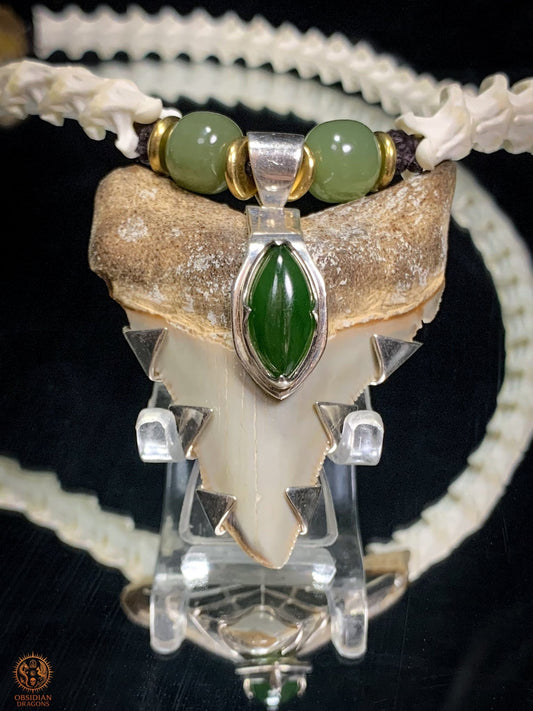 Collier dent de mégalodon – vertèbres de serpent – Esprit chaman | obsidian dragons