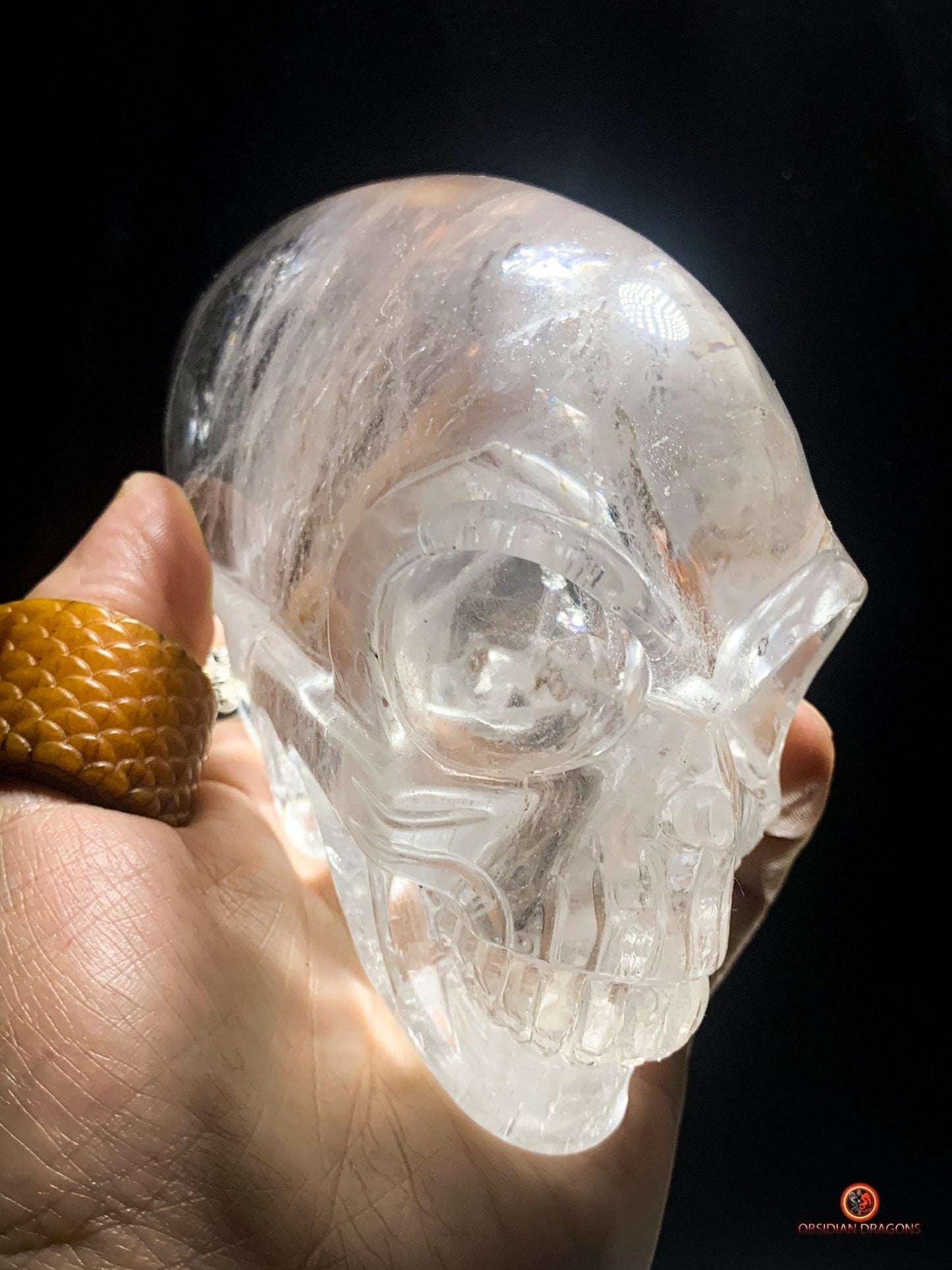 Crâne Alien en Cristal de Roche – Inclusions Arc-en-Ciel - obsidian dragons