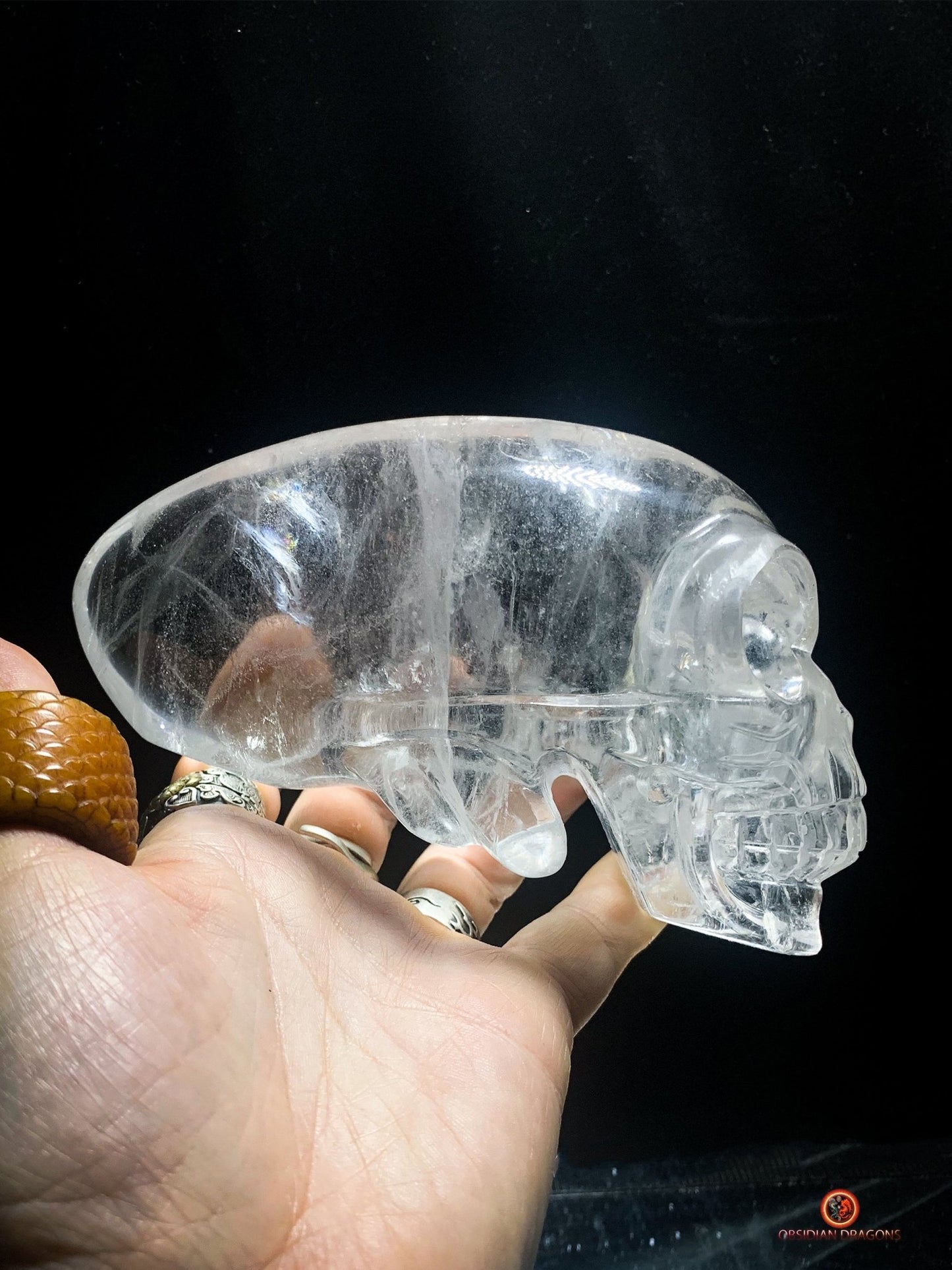 Crâne Alien en Cristal de Roche – Inclusions Arc-en-Ciel - obsidian dragons