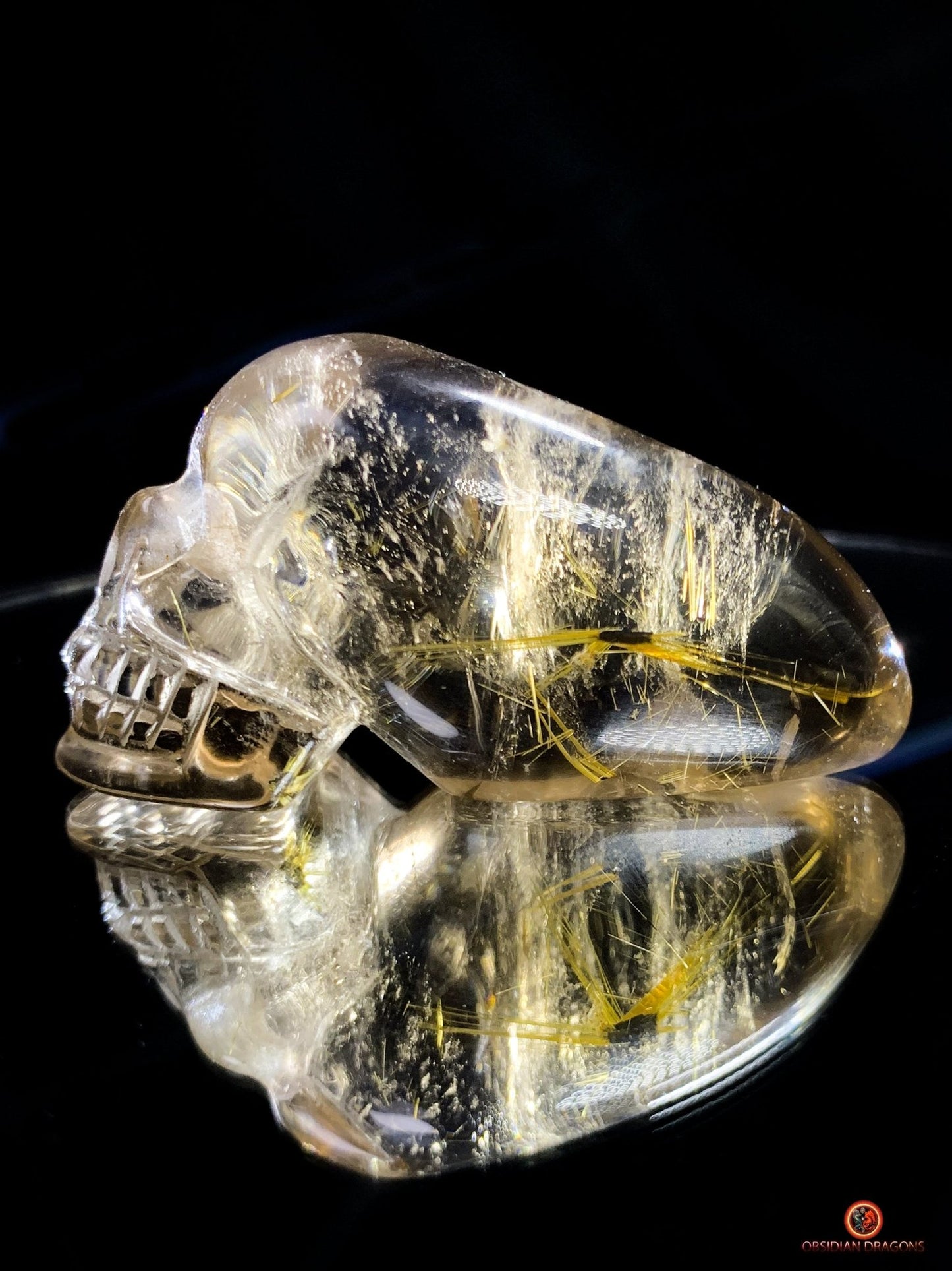 Crâne de Cristal Allongé en Quartz Rutile - Énergie et Éveil | obsidian dragons