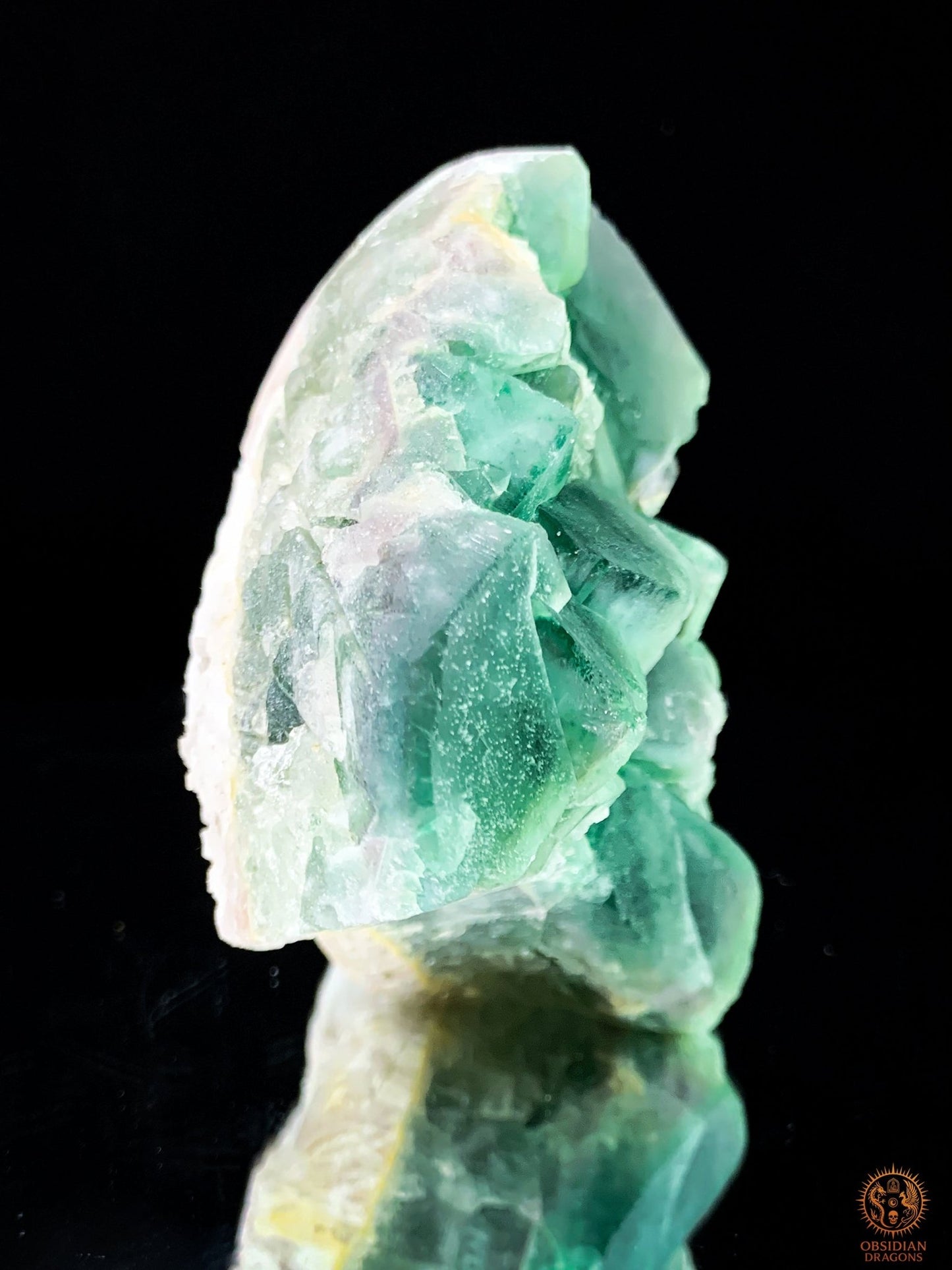 Crâne de Cristal en Fluorite Verte Brute – Crâne de cristal ailé