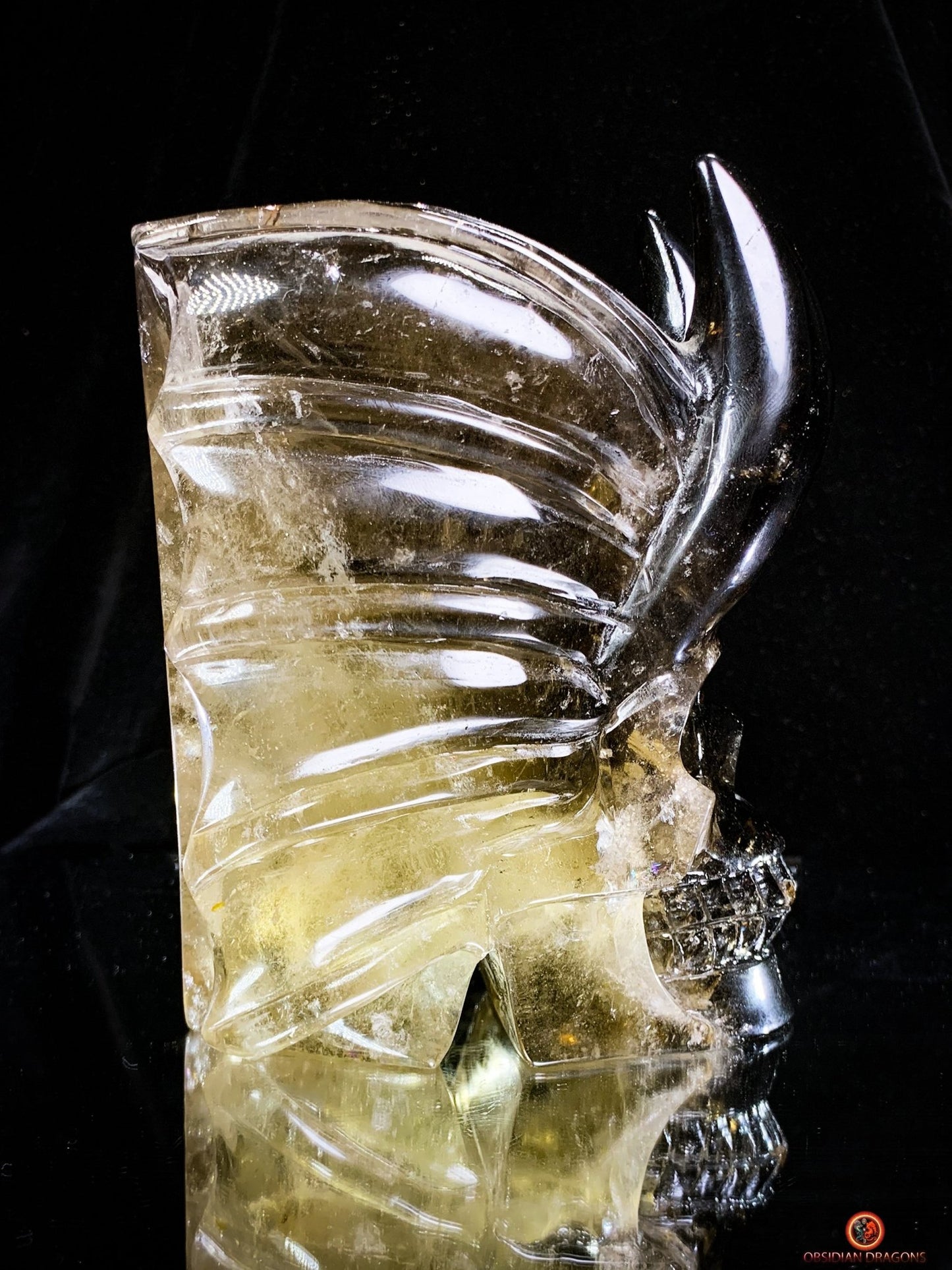 Crâne de Cristal en Quartz Fumé – Sanctuaire d’un Esprit Yōkai | obsidian dragons