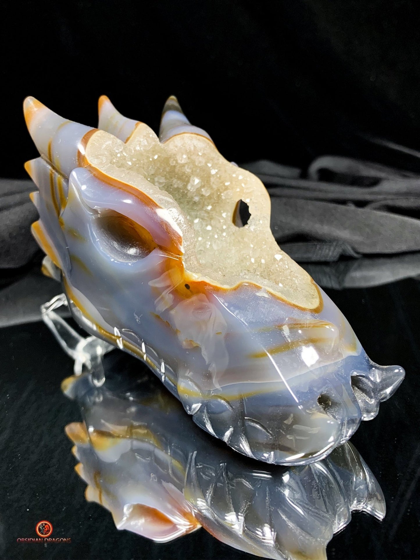crâne de dragon en Géode de Quartz - Energie draconique | obsidian dragons