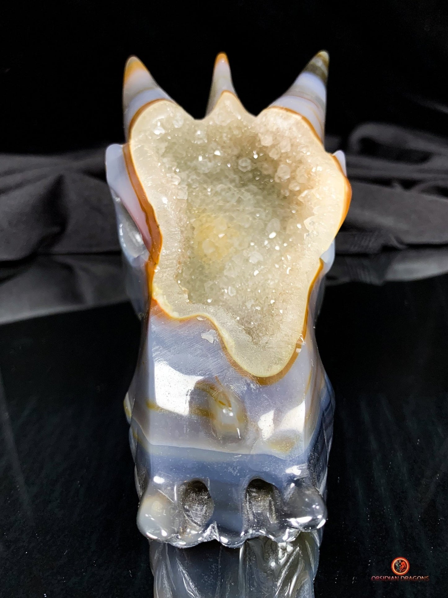 crâne de dragon en Géode de Quartz - Energie draconique | obsidian dragons