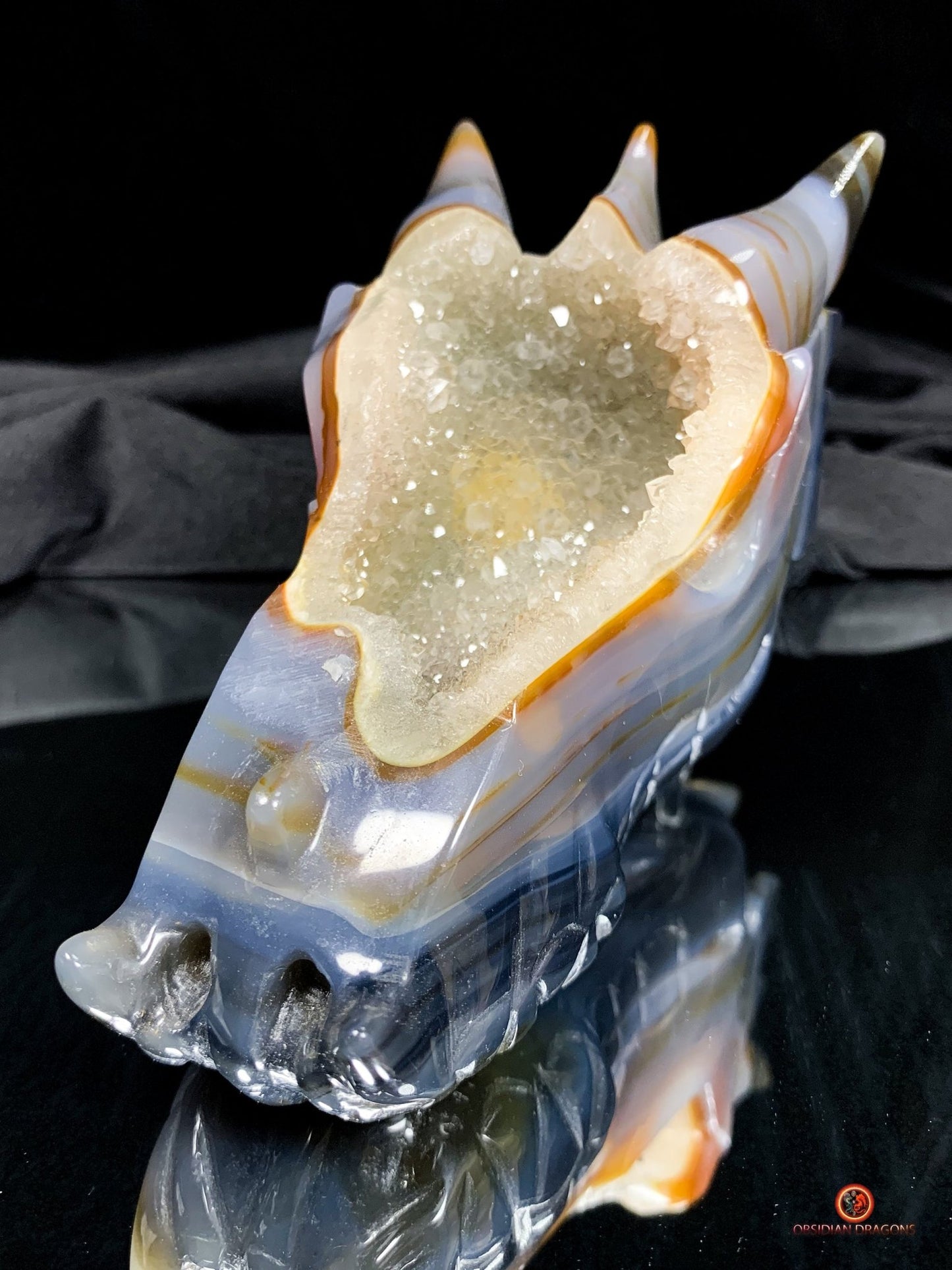 crâne de dragon en Géode de Quartz - Energie draconique | obsidian dragons