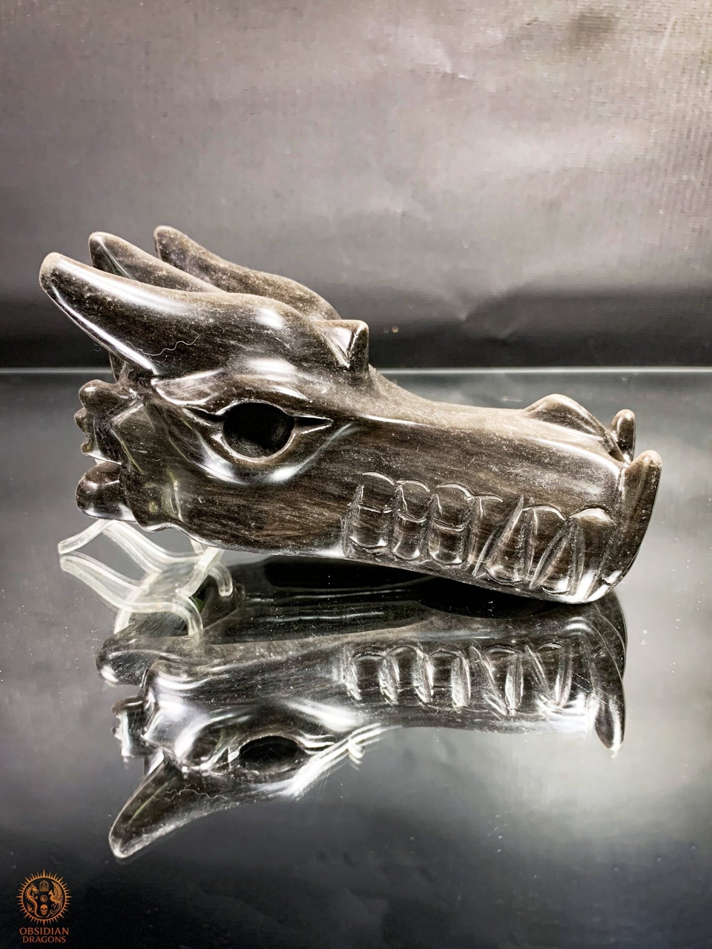 Crâne de Dragon en Obsidienne Argentée – Énergie Lunaire | obsidian dragons