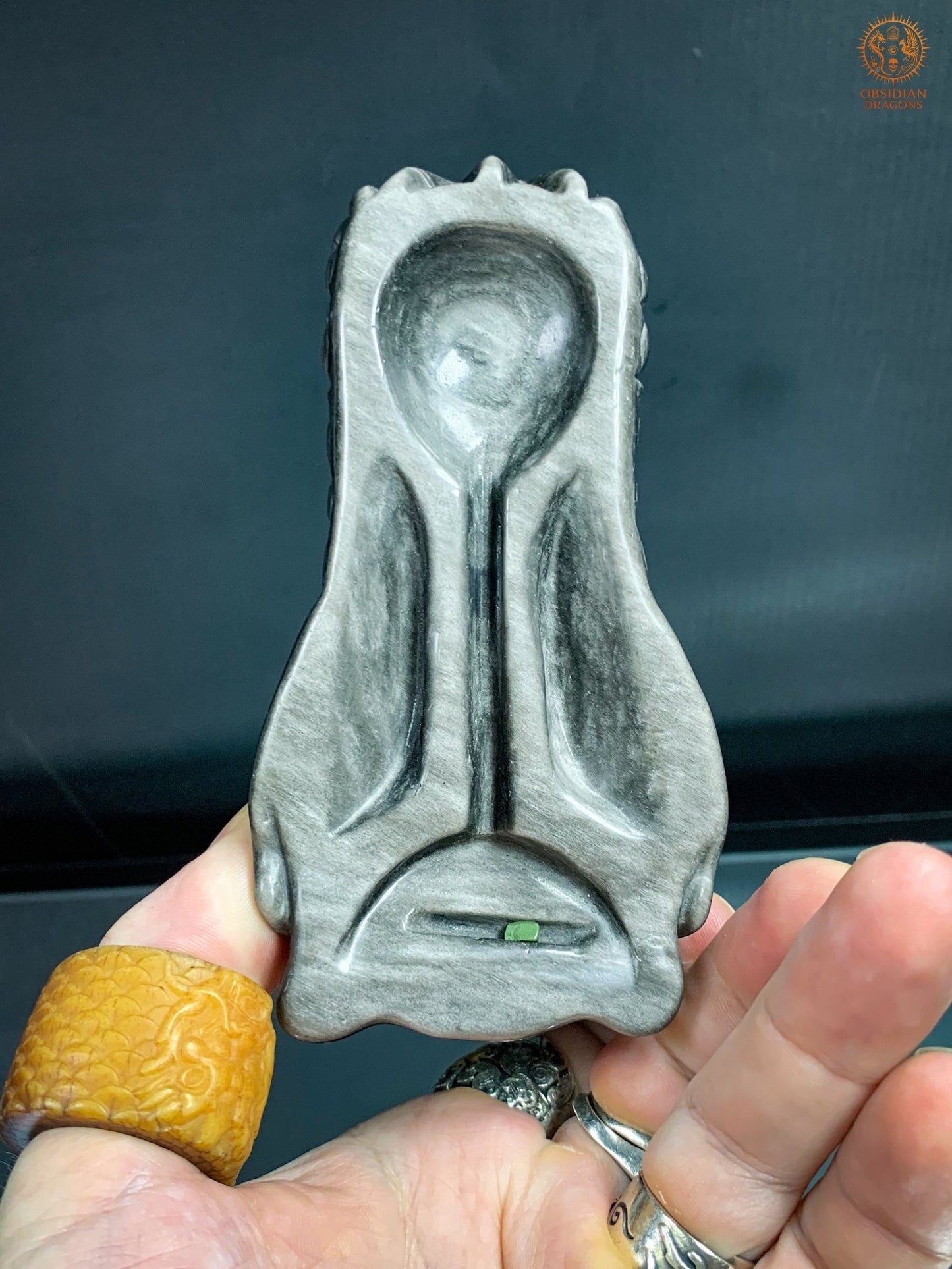 Crâne de Dragon en Obsidienne Argentée – Énergie Lunaire