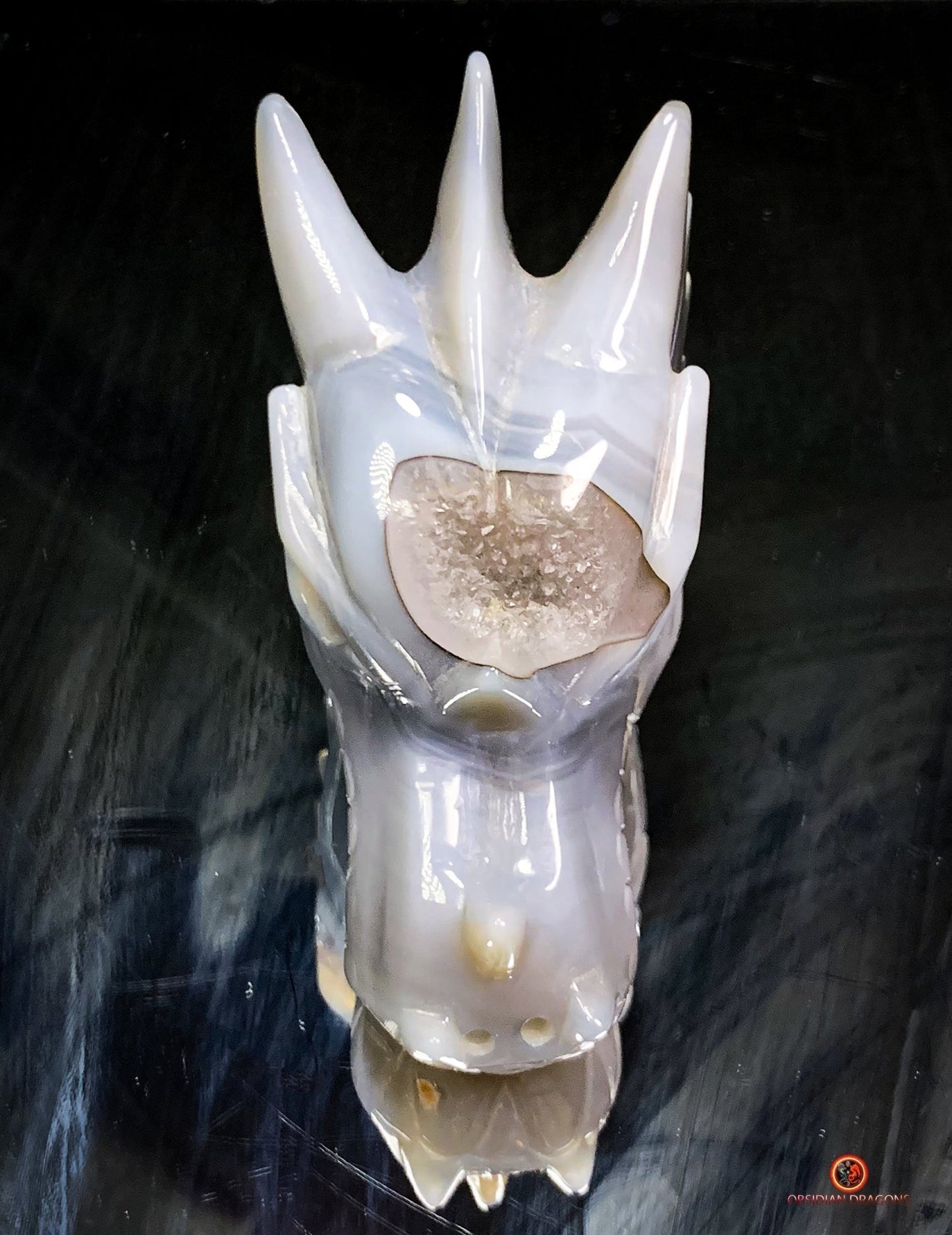 Crâne de Dragon en géode de quartz et agate – Équilibre et Lumière | obsidian dragons