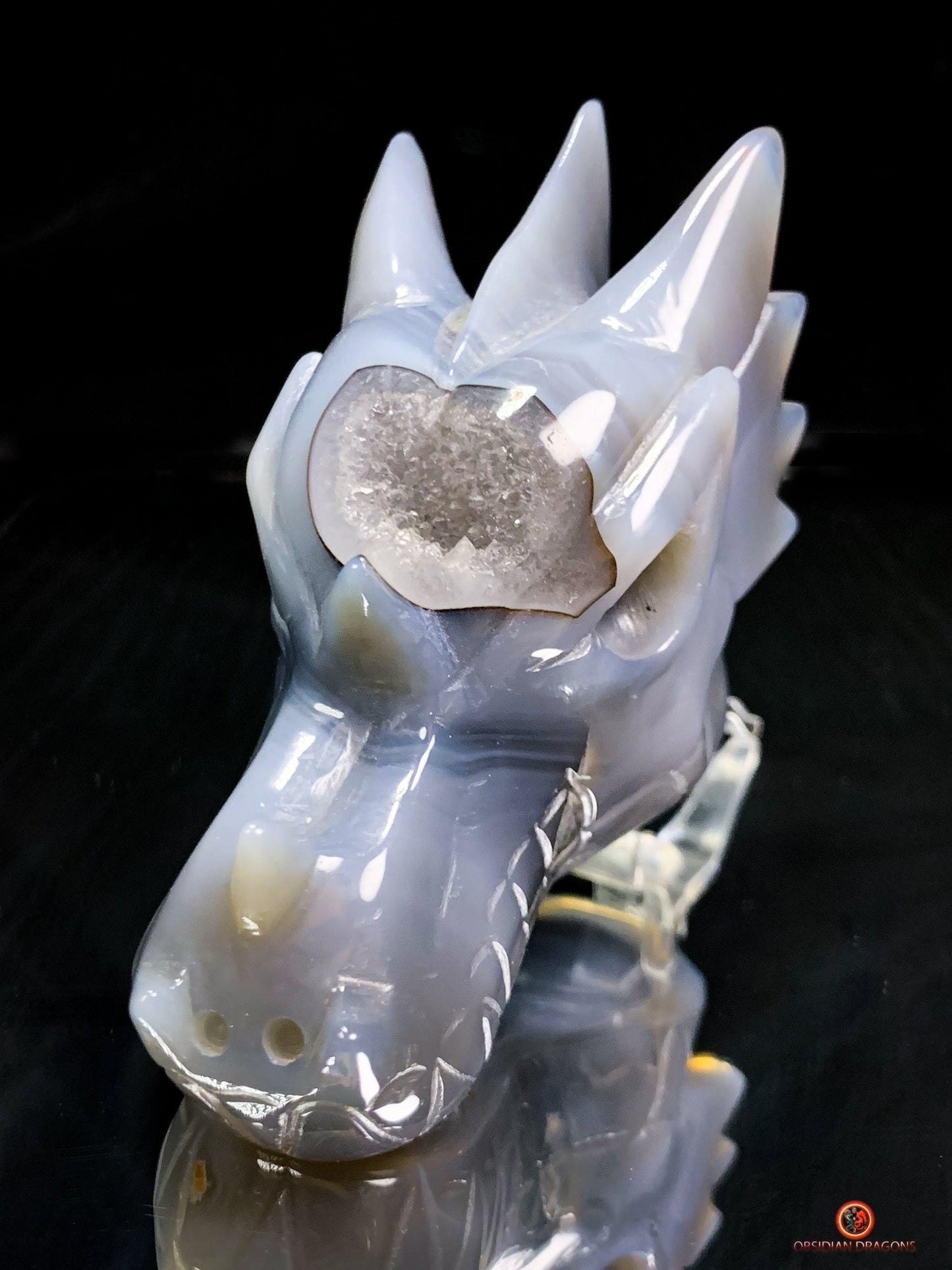 Crâne de Dragon en géode de quartz et agate – Équilibre et Lumière | obsidian dragons