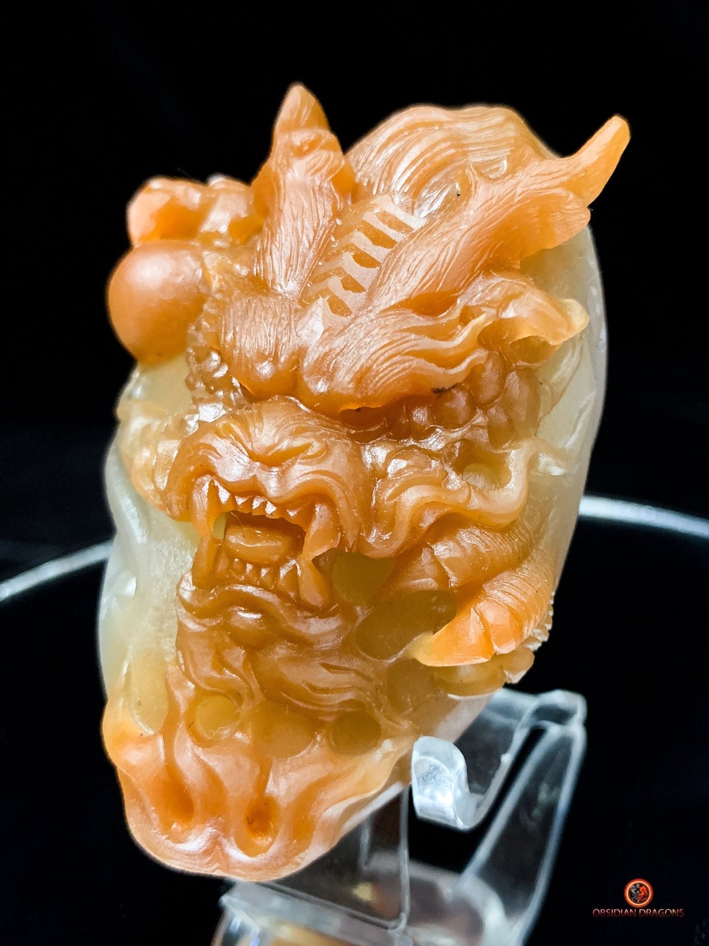 Dragon sculpté en calcédoine naturelle - art Feng Shui | obsidian dragons