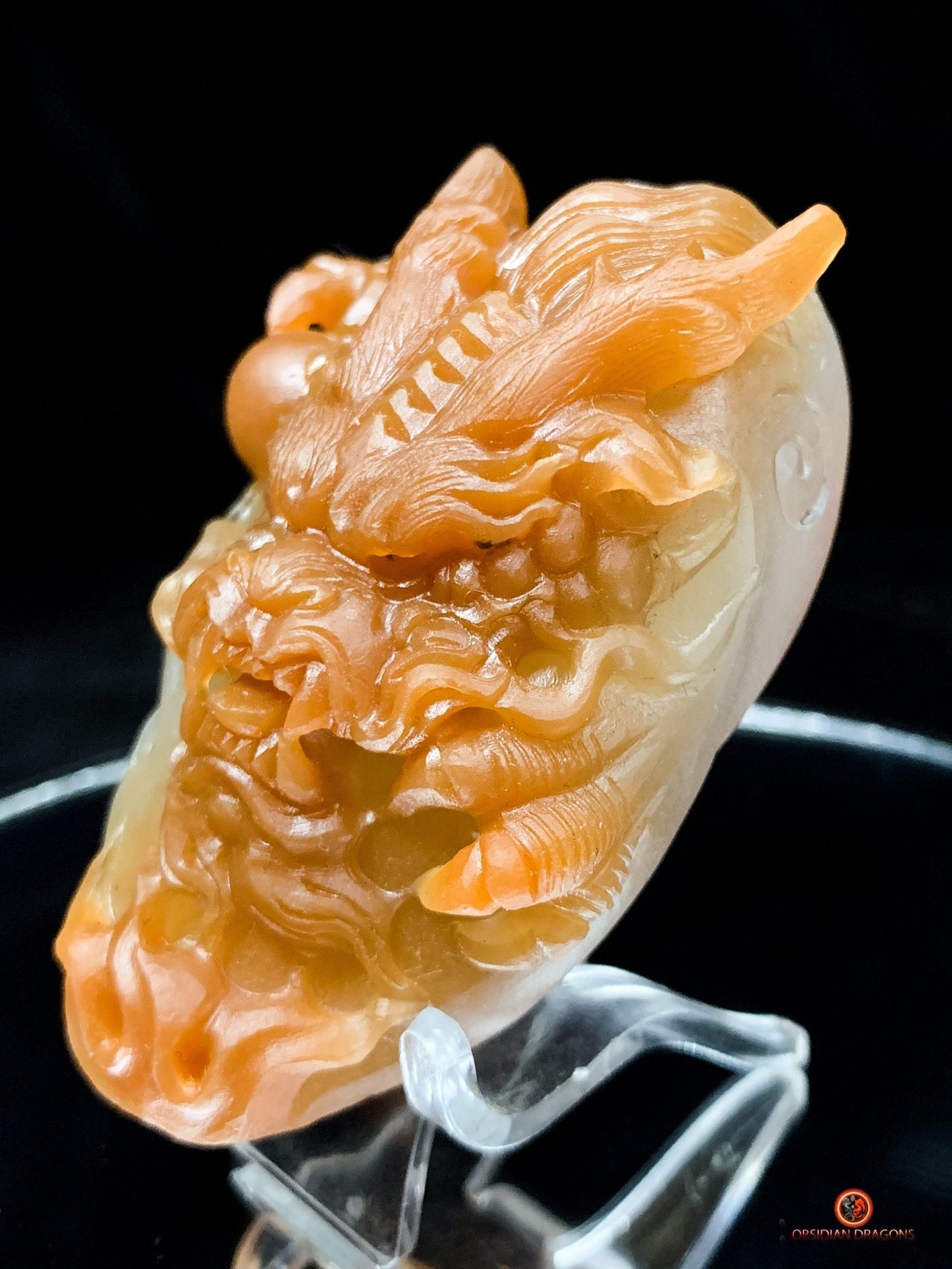 Dragon sculpté en calcédoine naturelle - art Feng Shui | obsidian dragons