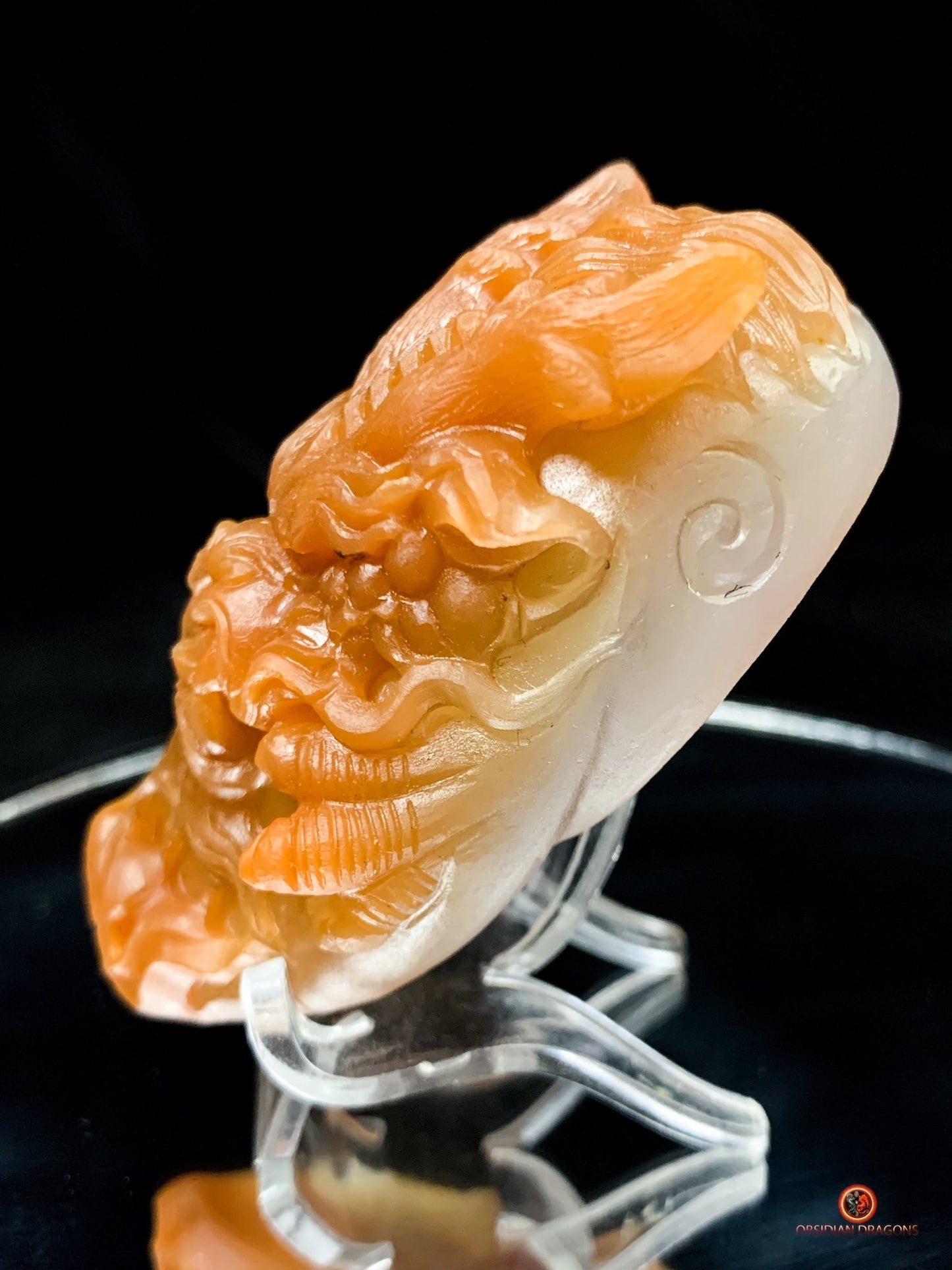 Dragon sculpté en calcédoine naturelle - art Feng Shui | obsidian dragons
