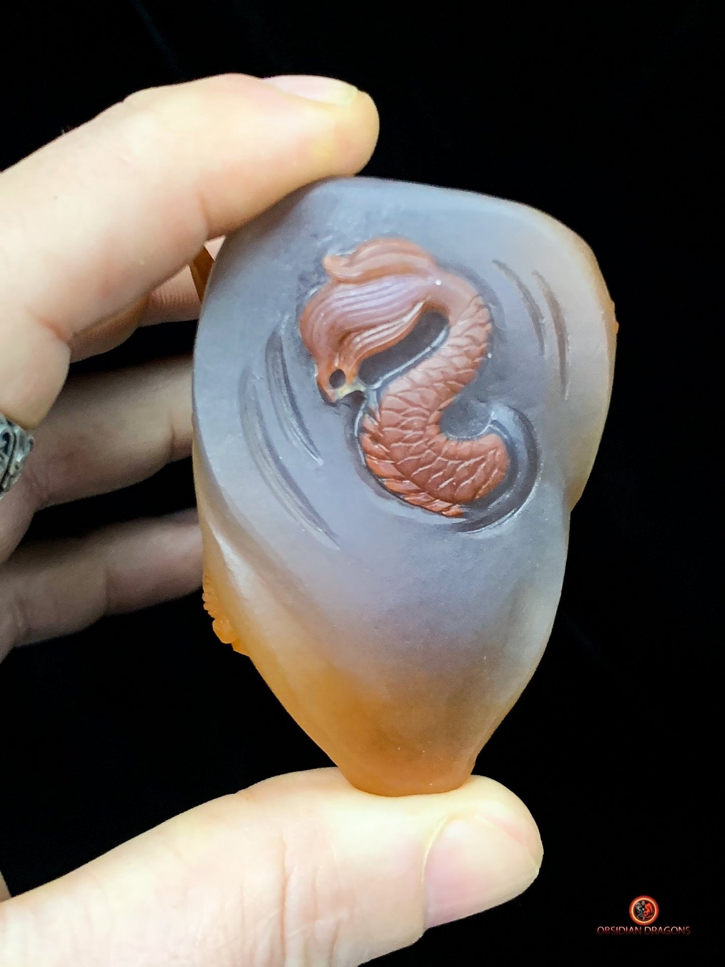 Dragon sculpté en calcédoine naturelle - art Feng Shui | obsidian dragons
