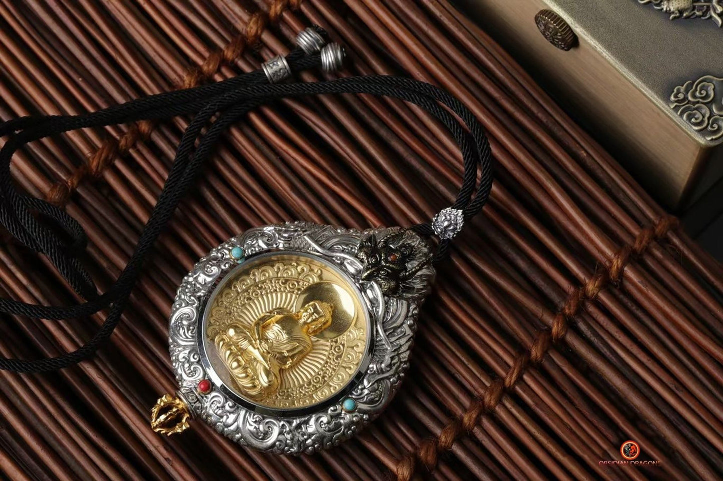 Ghau Bouddha Amitabha - Amulette Bouddhiste en Argent et or | obsidian dragons