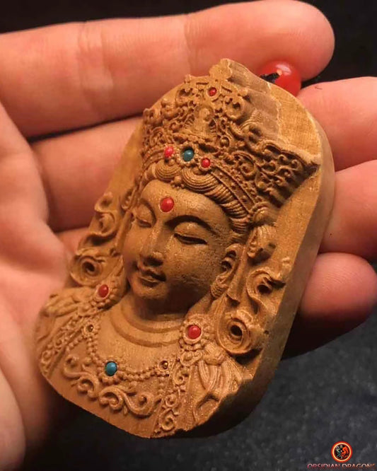 Pendentif Bouddhiste Guan Yin en Bois de Santal - Amulette | obsidian dragons