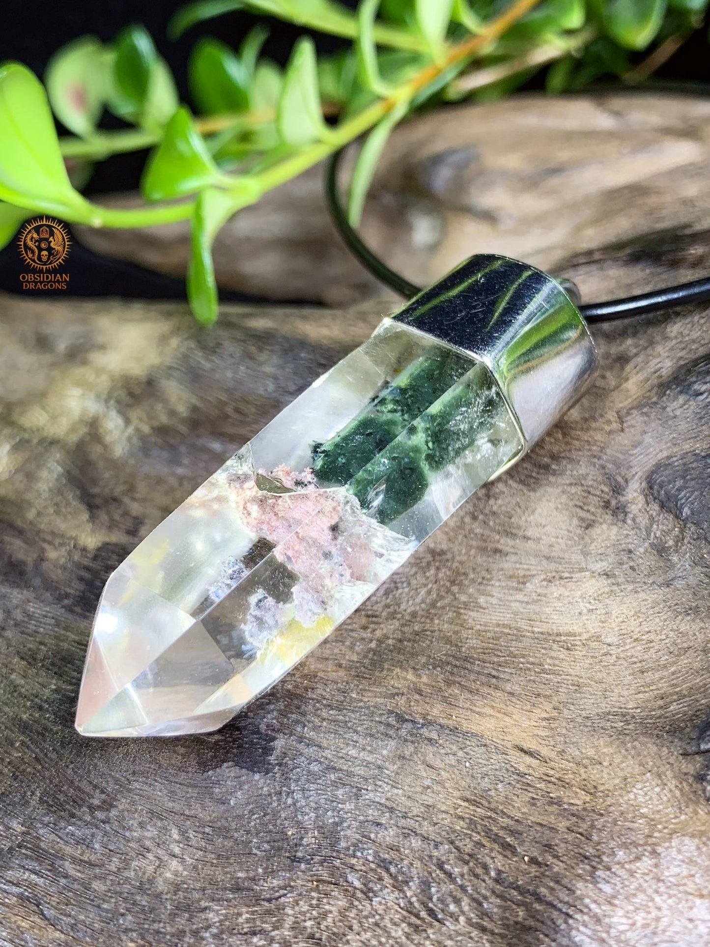 Pendentif Pointe de Cristal – Quartz Jardin – Forêt Intérieure | obsidian dragons