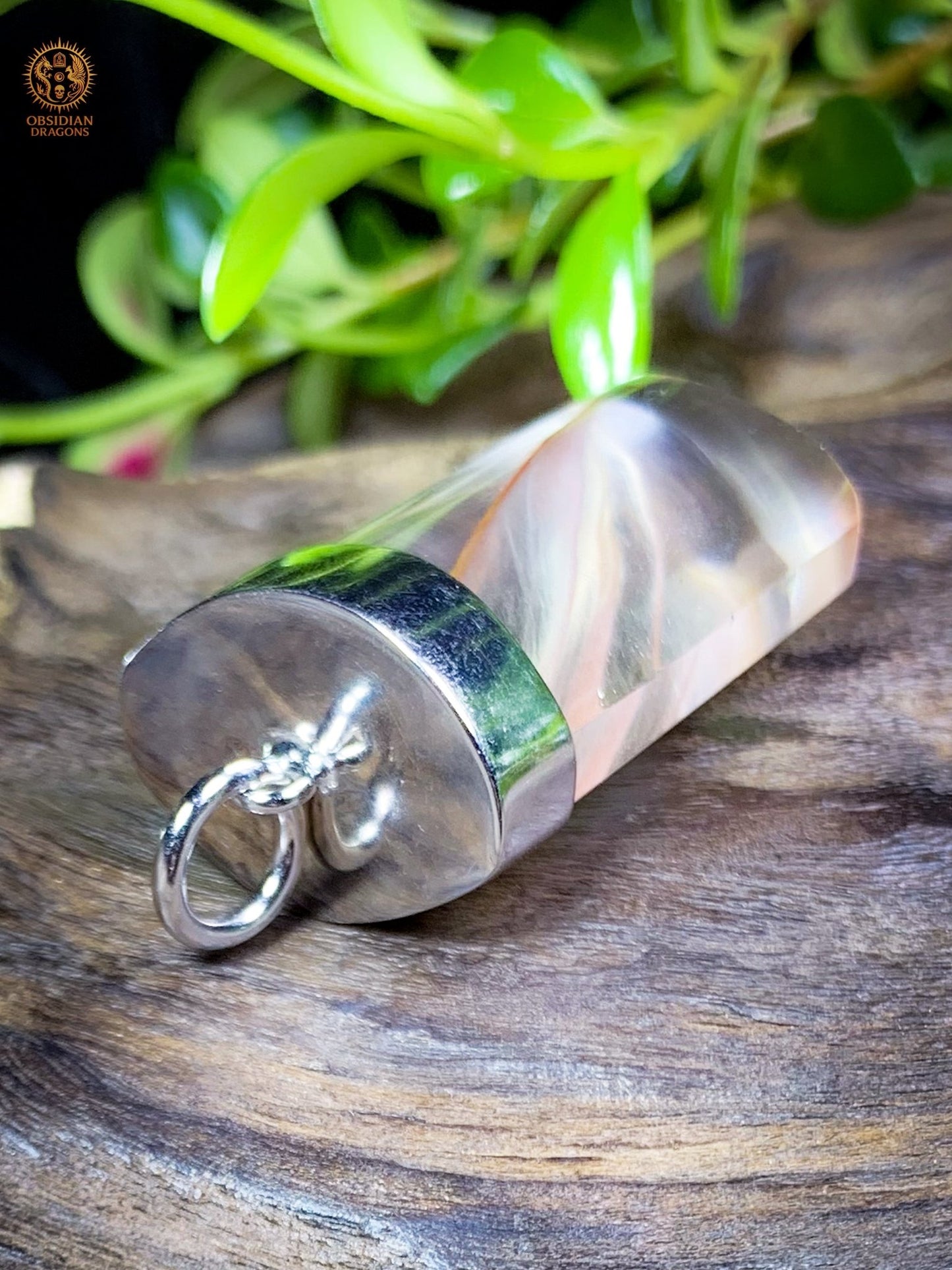 Pendentif Pointe de Cristal – Quartz à Amphiboles – Plume de phenix | obsidian dragons
