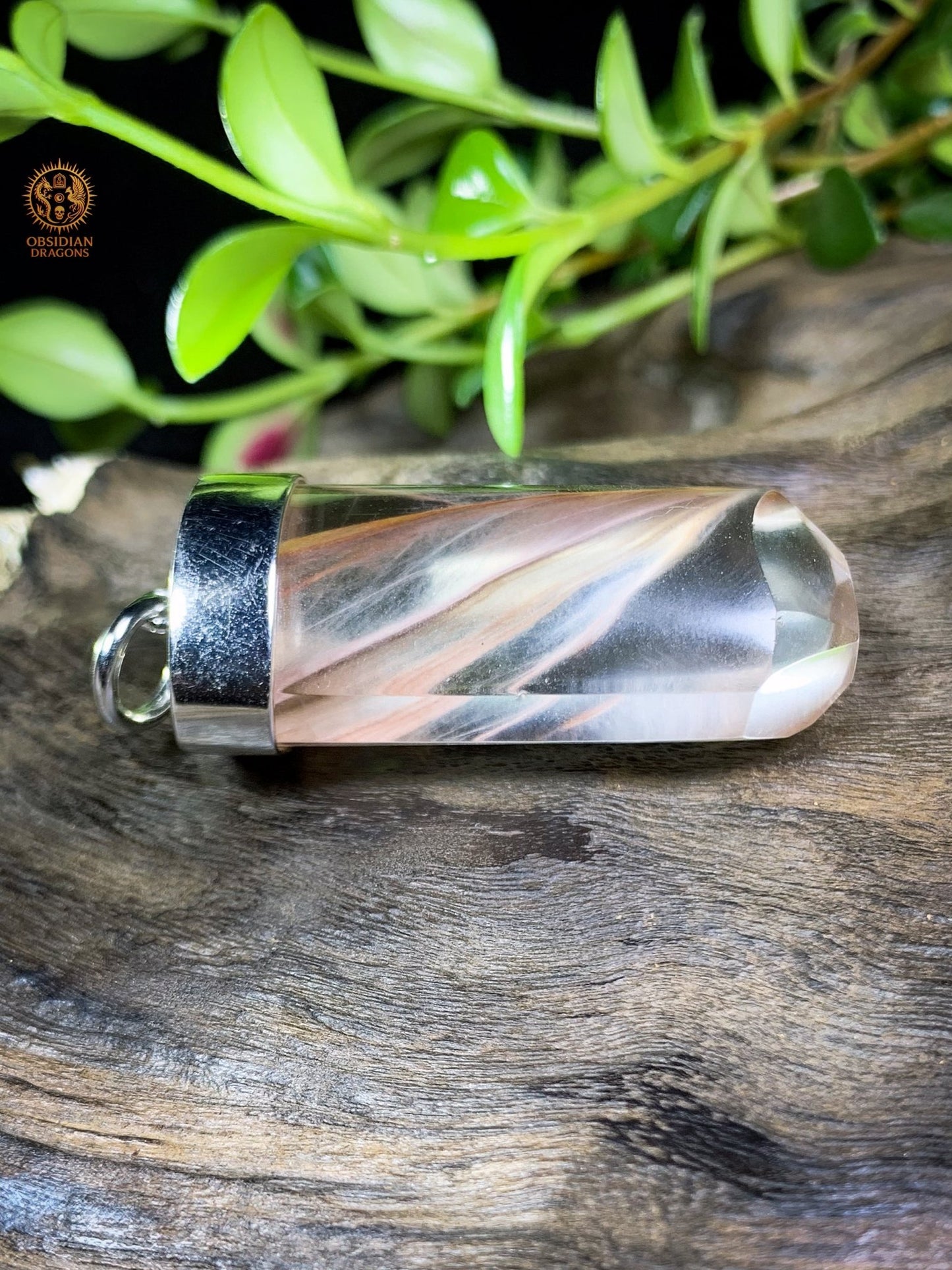 Pendentif Pointe de Cristal – Quartz à Amphiboles – Plume de phenix | obsidian dragons
