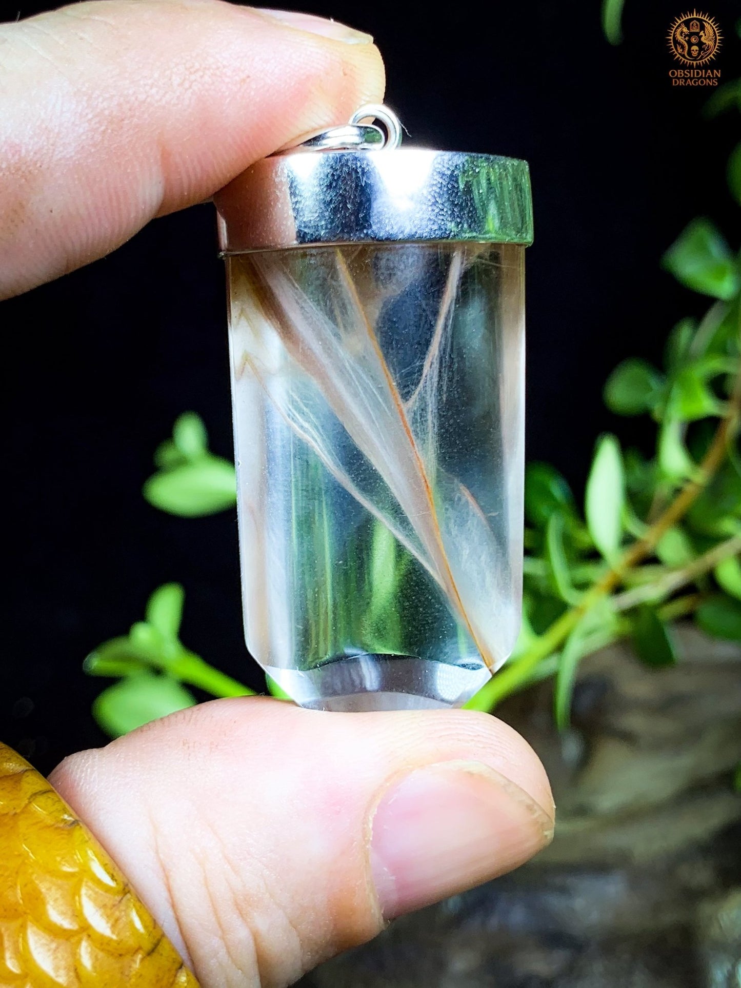 Pendentif Pointe de Cristal – Quartz à Amphiboles – Plume de phenix | obsidian dragons