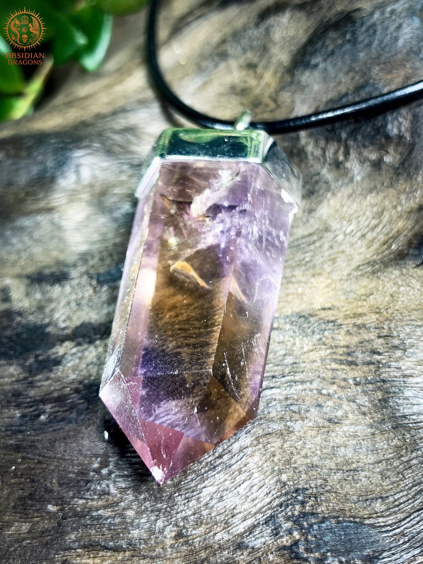 Pendentif Pointe de Cristal en Amétrine – Lame du Passage | obsidian dragons