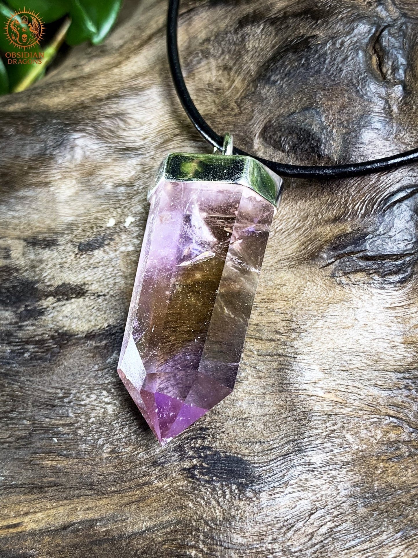 Pendentif Pointe de Cristal en Amétrine – Lame du Passage