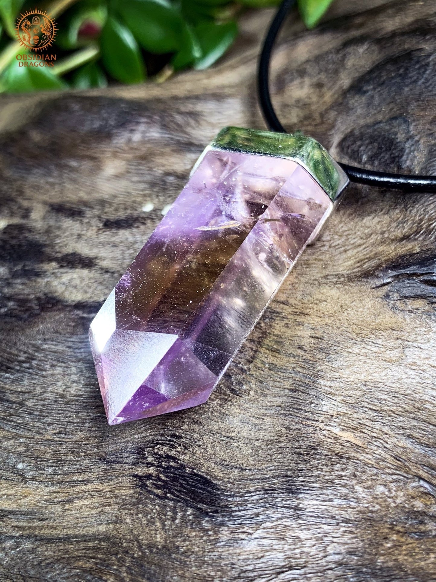 Pendentif Pointe de Cristal en Amétrine – Lame du Passage