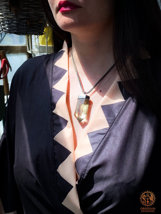 Pendentif Pointe de Cristal en Citrine – Ombres Solaires | obsidian dragons