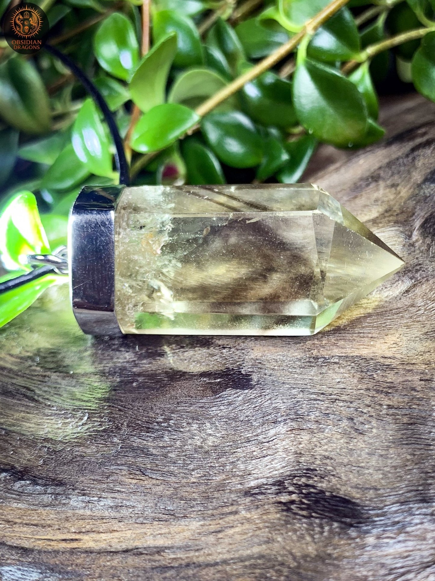 Pendentif Pointe de Cristal en Citrine – Ombres Solaires | obsidian dragons
