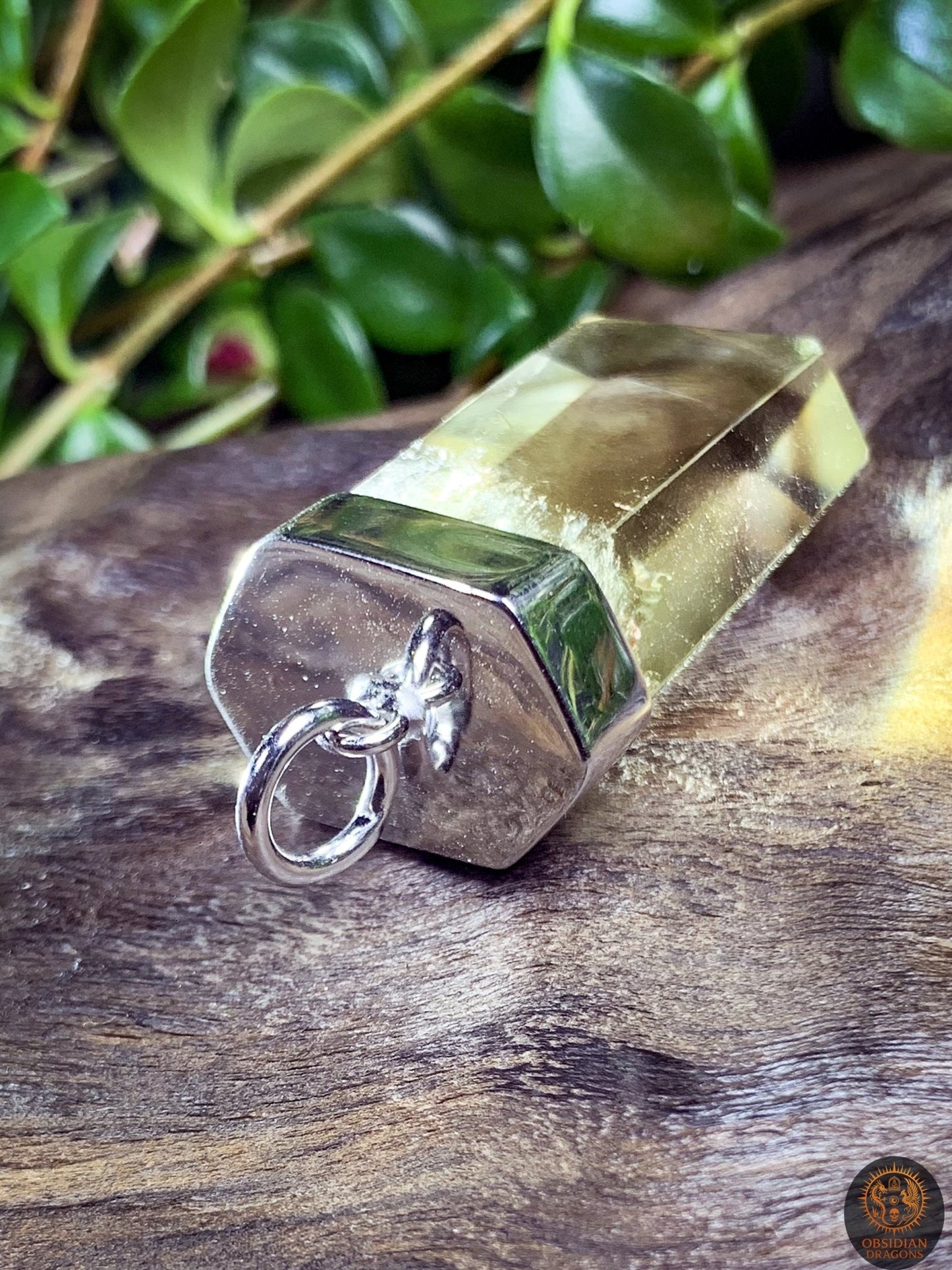 Pendentif Pointe de Cristal en Citrine – Ombres Solaires | obsidian dragons