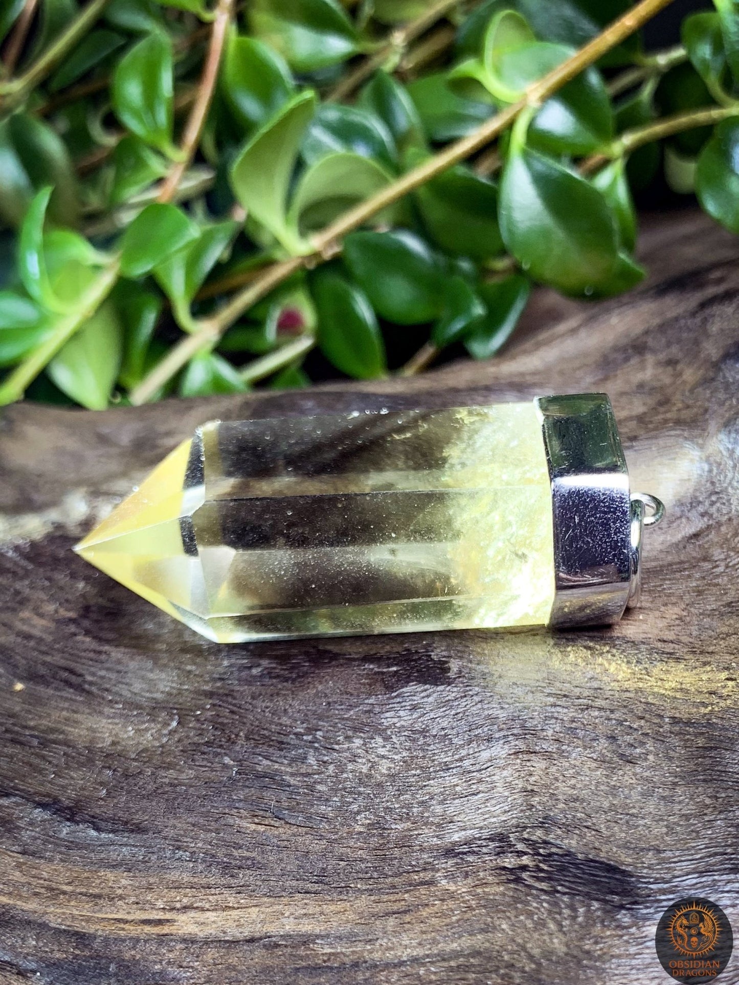 Pendentif Pointe de Cristal en Citrine – Ombres Solaires | obsidian dragons
