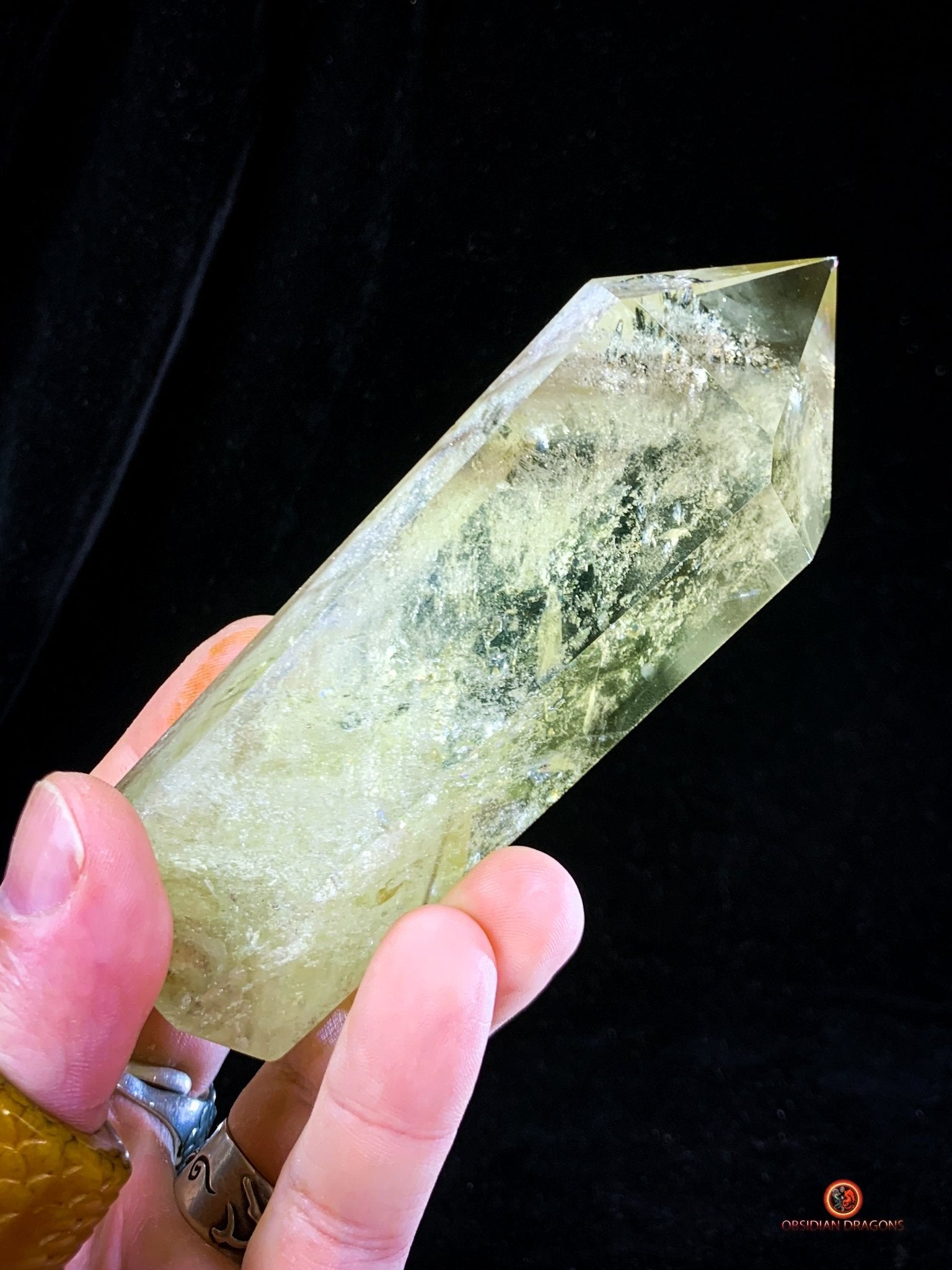 Pointe de Citrine naturelle – Fantômes fumés & Arc-en-ciel | obsidian dragons