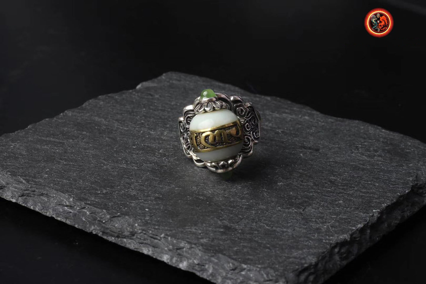 Bague, bouddhisme tibétain, inspiration DZI (agate sacrée tibétaine) mantra de la compassion, argent 925, cuivre, jade ou nan hong. - obsidian dragon