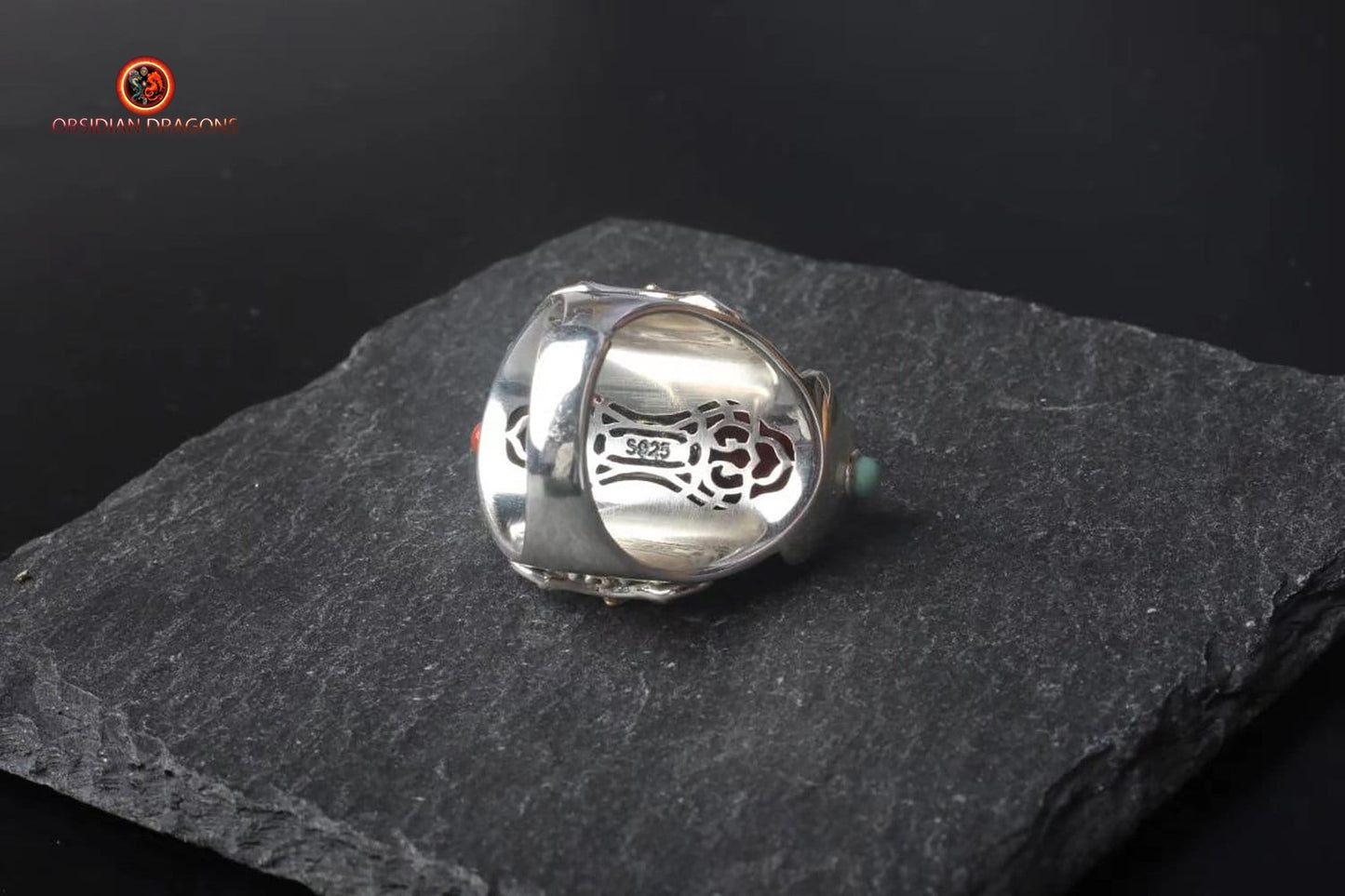 Bague mantra tibétain moulin à prière. Mantra de la compassion. Jade vert, blanc ou agate - obsidian dragon
