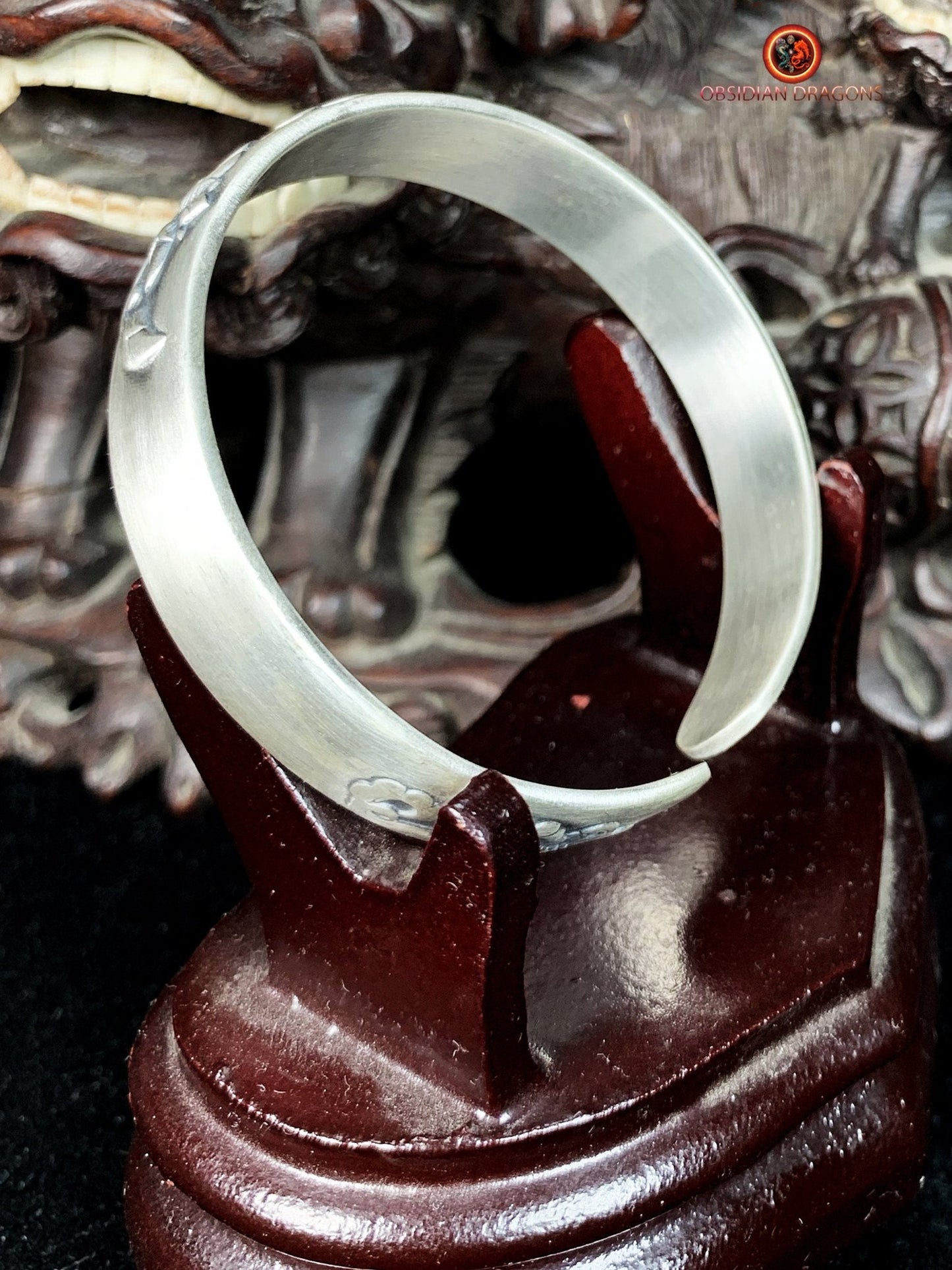 Bracelet manchette bouddhiste en argent- Noeud de l'infini | obsidian dragons