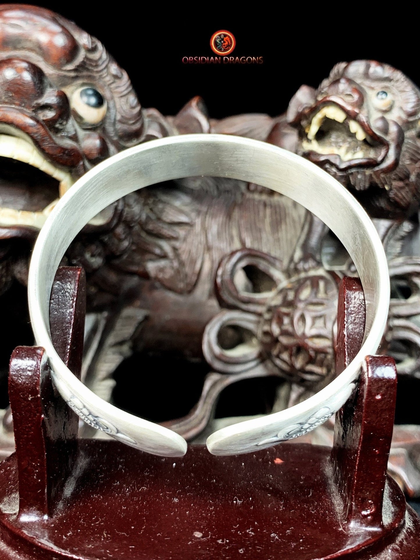Bracelet manchette bouddhiste en argent- Noeud de l'infini | obsidian dragons